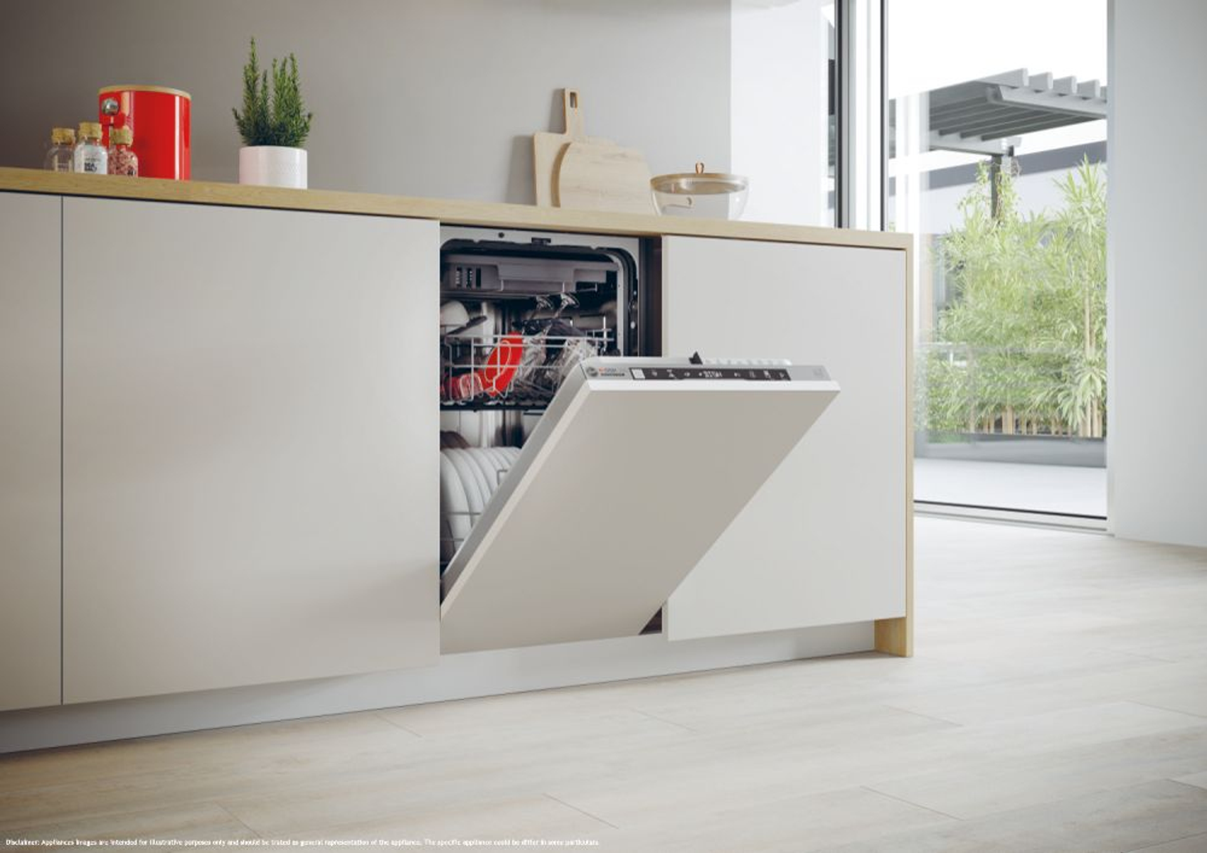 Lavastoviglie con la porta leggermente aperta in un ambiente cucina moderno.