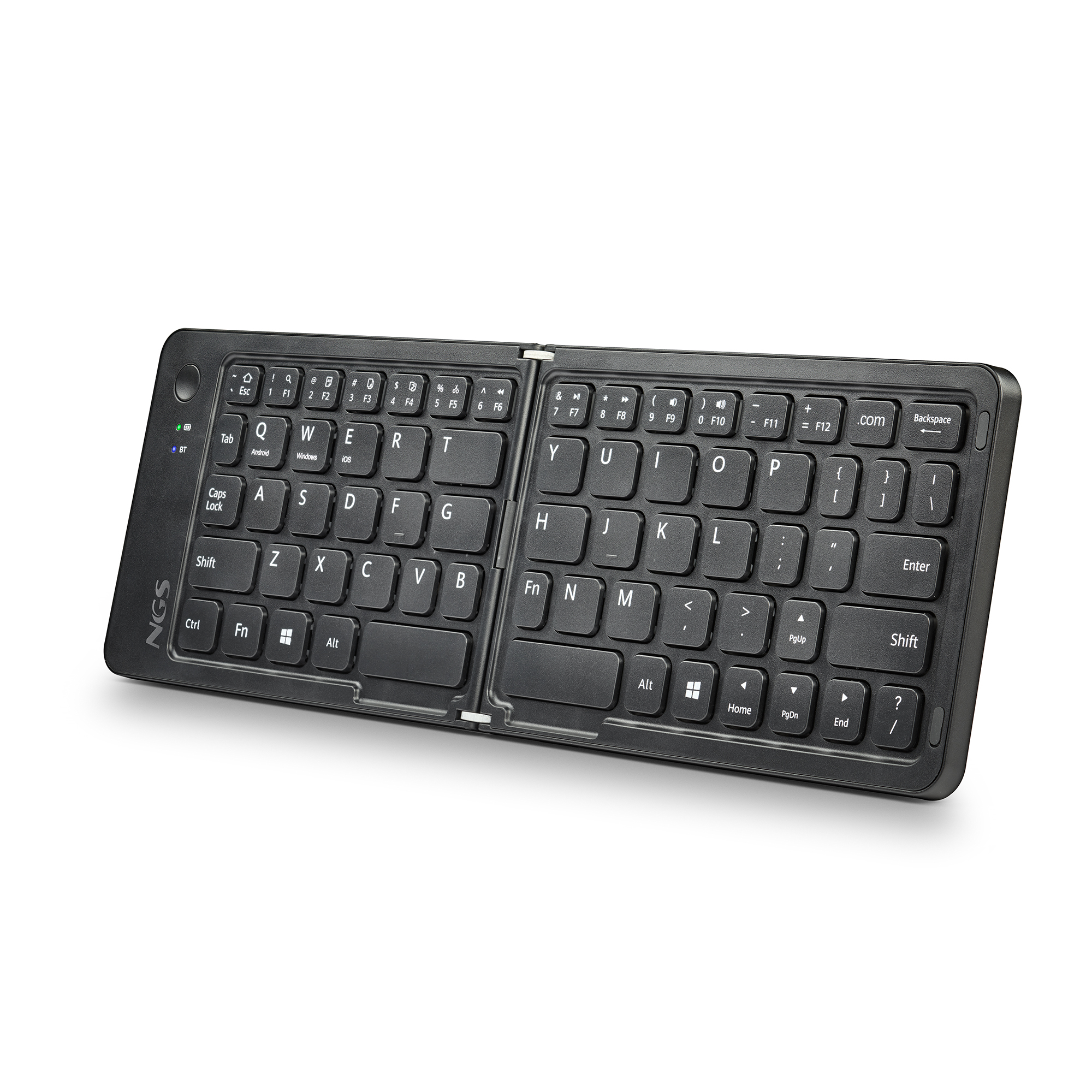 Una tastiera Bluetooth pieghevole nera con layout QWERTZ su sfondo bianco.