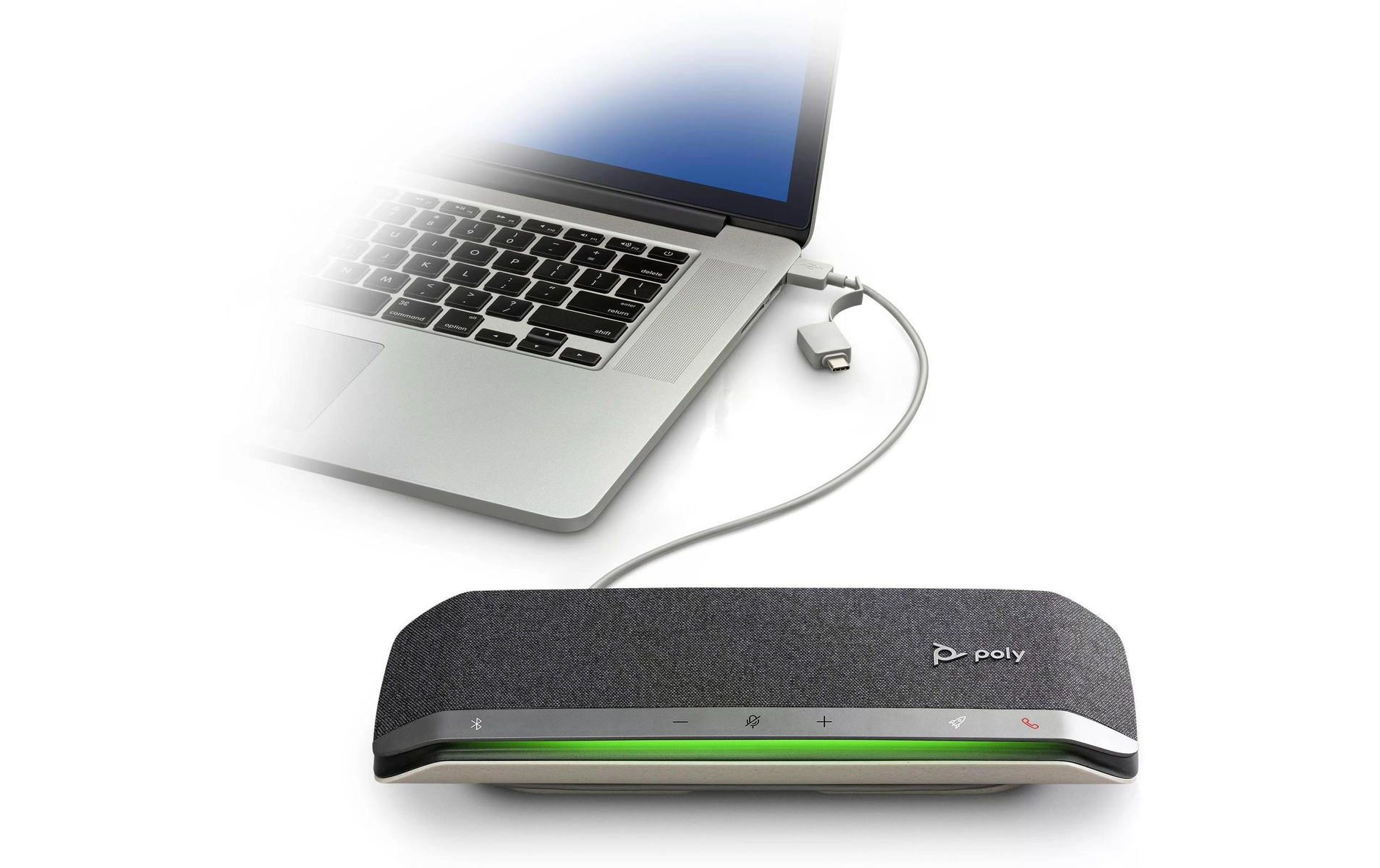 Un laptop collegato via USB a un vivavoce Poly. La luce verde è accesa.