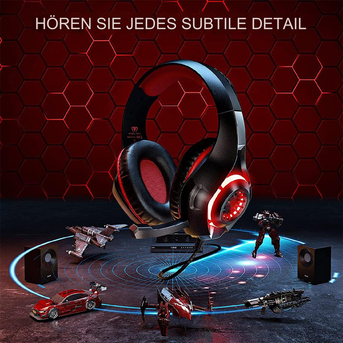 Gaming-Headset mit roter Beleuchtung und verschiedenen Spielmodellen, darunter Flugzeug, Auto und Soldaten.