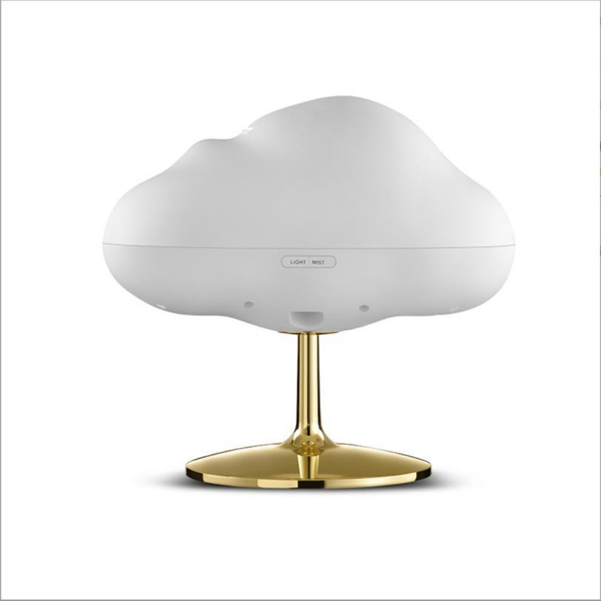 Weiße wolkenförmige Lampe auf einem goldenen Ständer. Weißer Hintergrund.