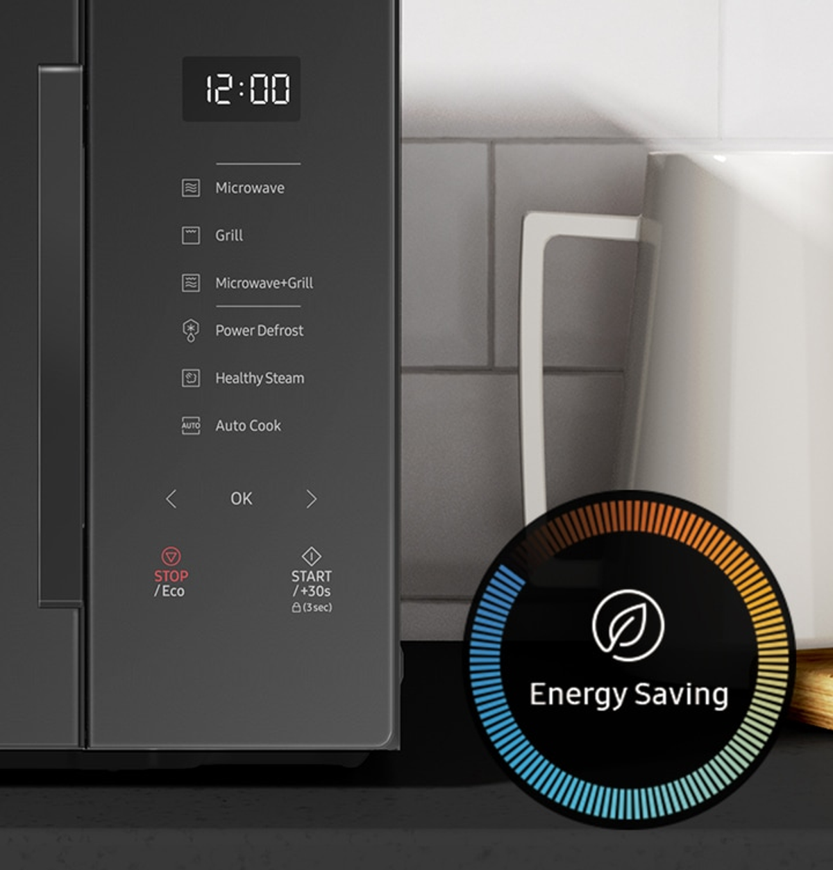 Panel sterowania kuchenki mikrofalowej z wyświetlaczem i ikoną oszczędzania energii.