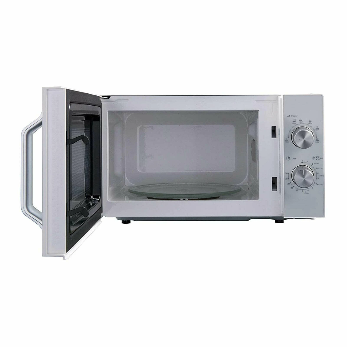 Biała kuchenka mikrofalowa. Otwarte drzwi, szklany talerz w środku. Pokrętła po prawej stronie.