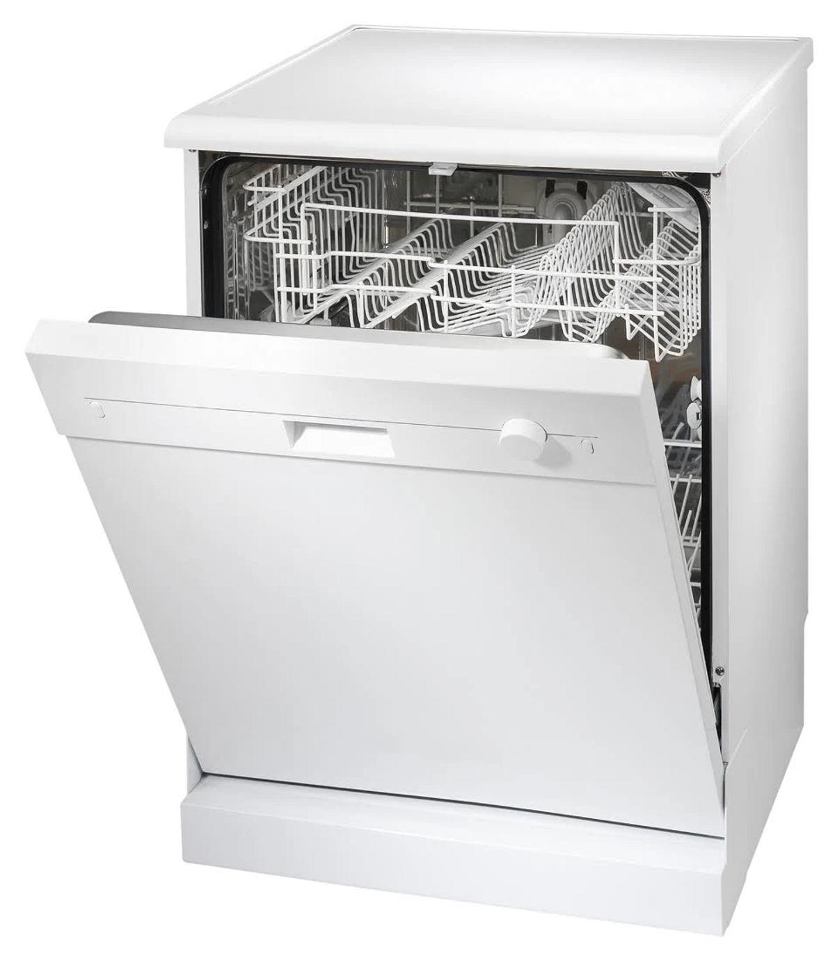Biała zmywarka, otwarte drzwi. Wnętrze widoczne. Białe tło.