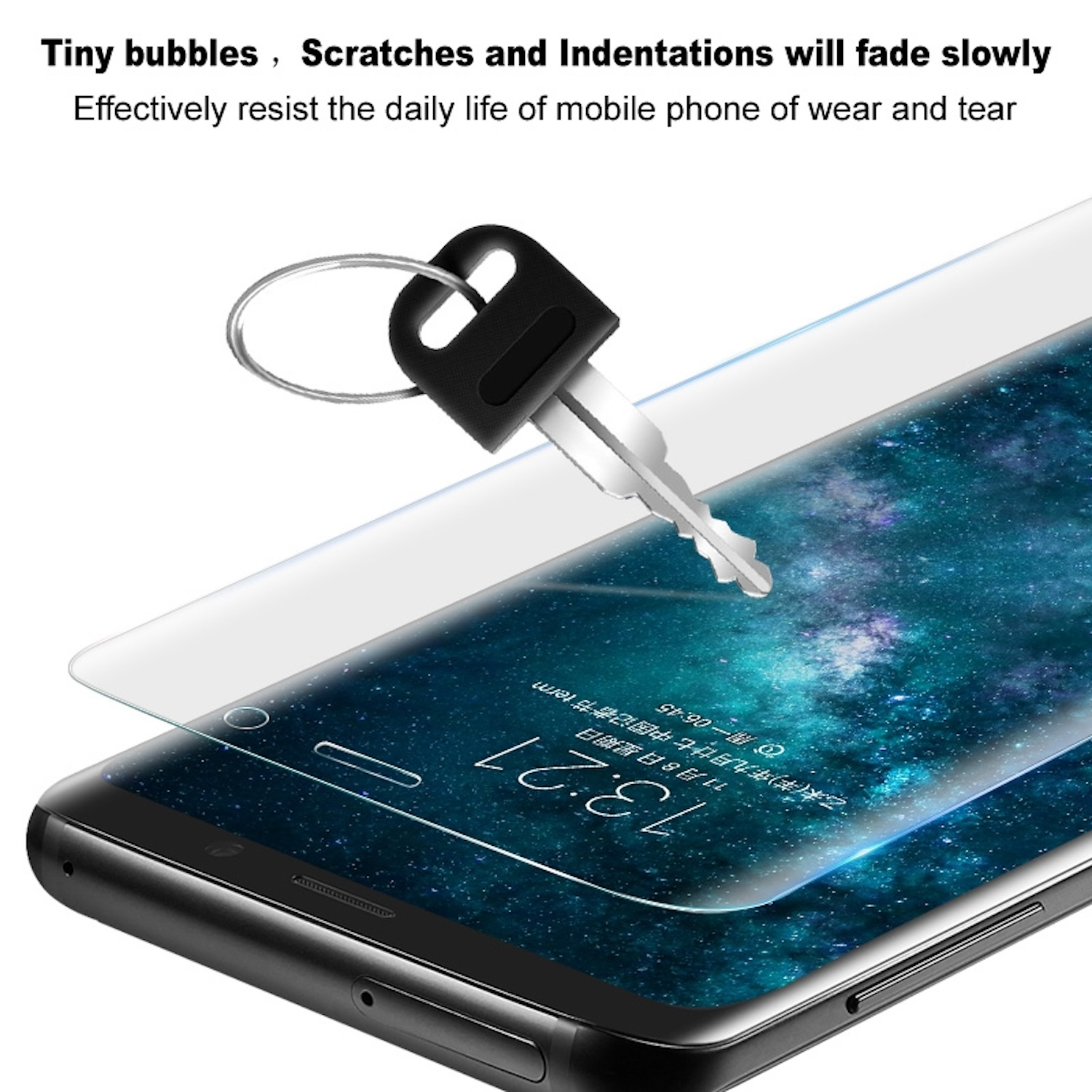 Una chiave appoggiata sullo schermo di un telefono, con una protezione per lo schermo applicata.