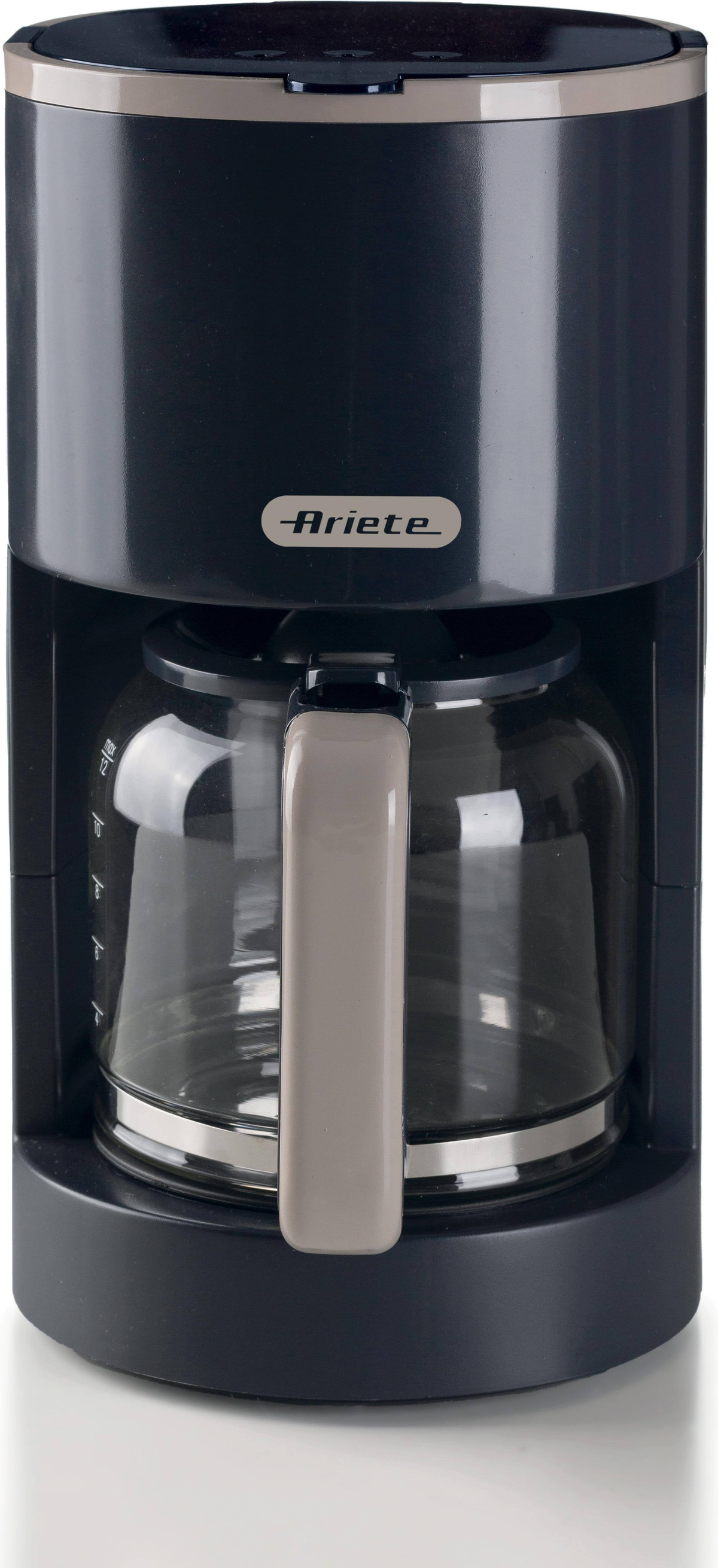 Czarny ekspres do kawy ze szklaną karafką i jasnym uchwytem, z logo Ariete.