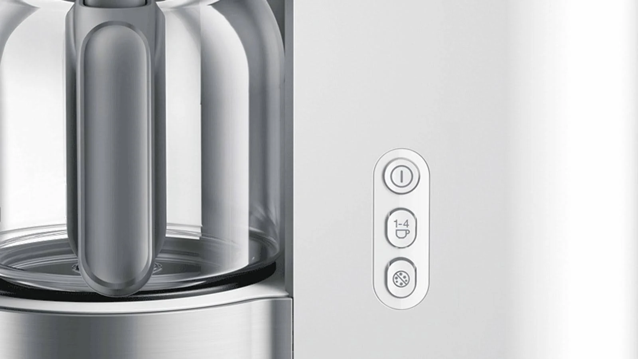 Nahaufnahme des Bedienfelds einer Kaffeemaschine mit Optionen für Strom und Tassen.