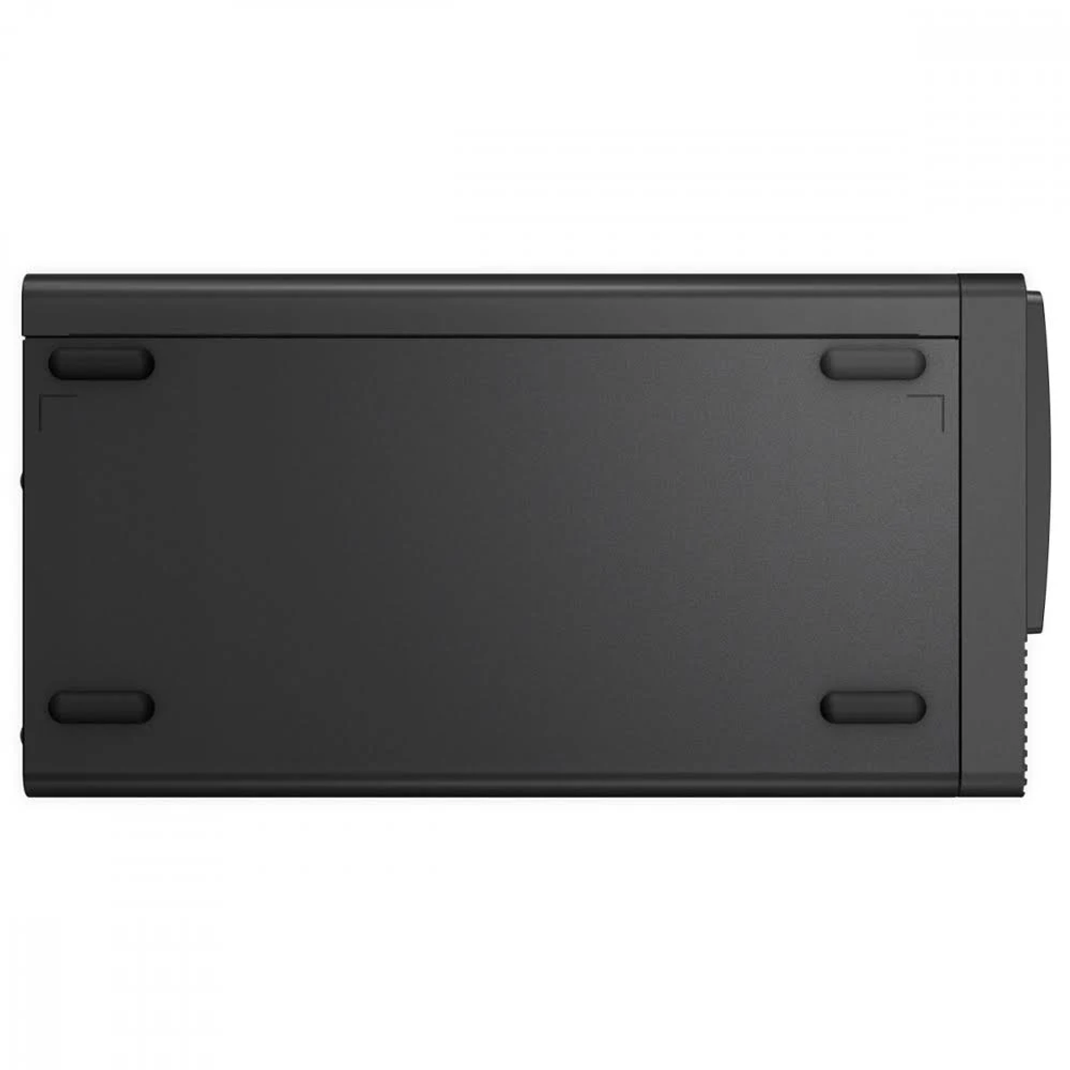 Spód czarnego komputera z czterema gumowymi nóżkami i wentylacją.