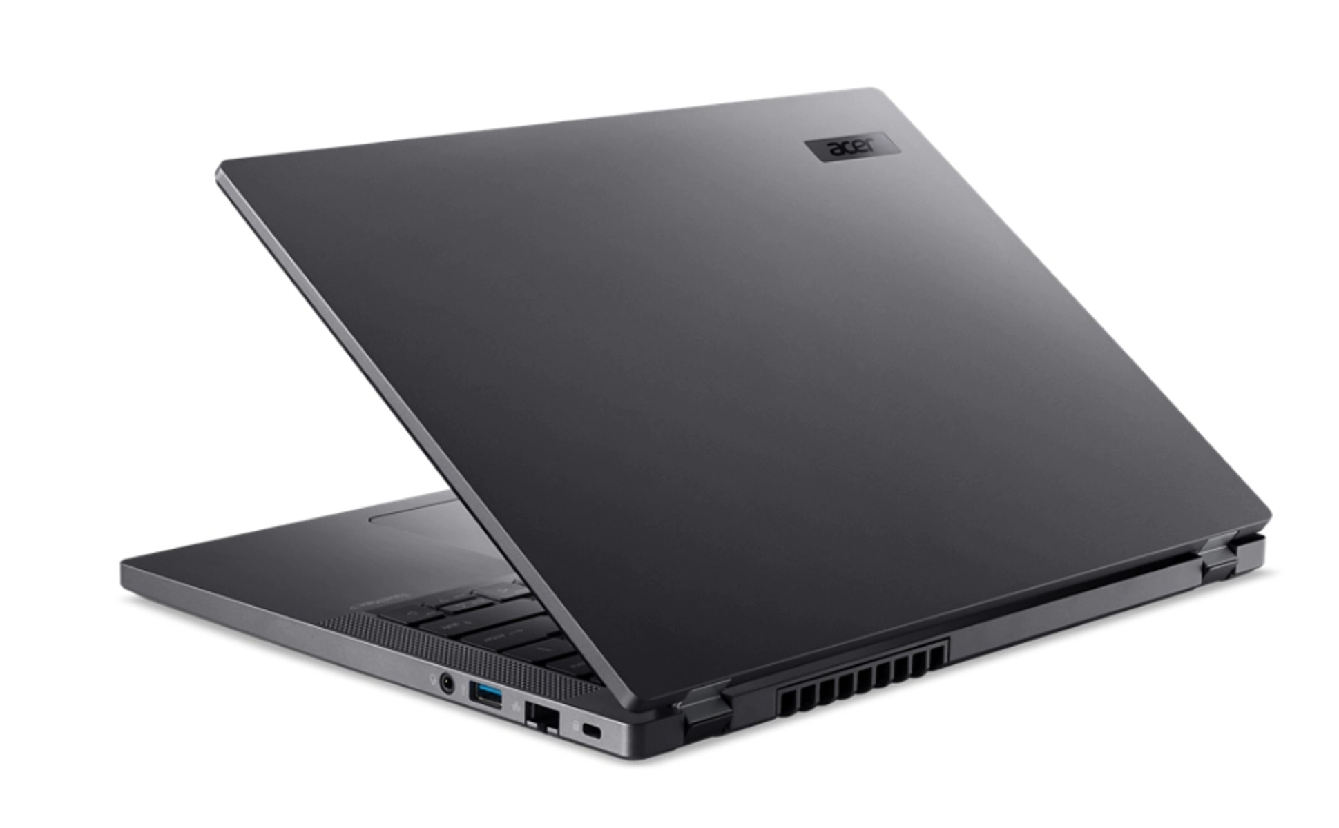 Laptop grigio scuro, leggermente aperto, con porte laterali e sfondo bianco.