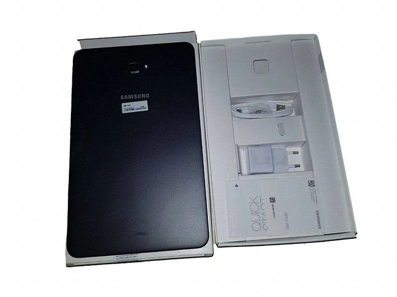 Tablet im Karton, mit Zubehör. Schwarzes Tablet, Ladegerät, Kabel und Kurzanleitung.