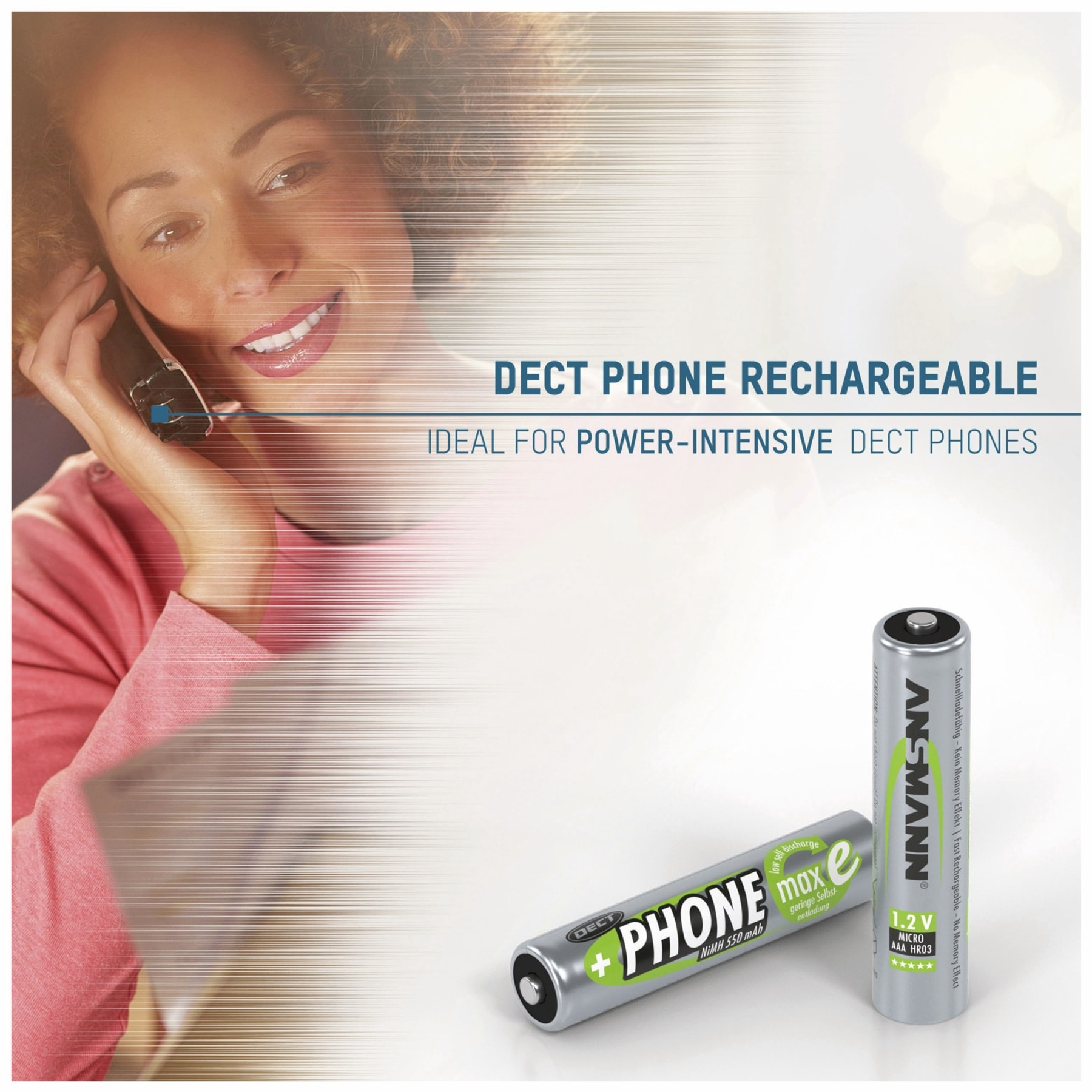 Frau am Telefon, mit Batterie-Werbung. Zwei AA-Batterien, ideal für stromintensive DECT-Telefone.