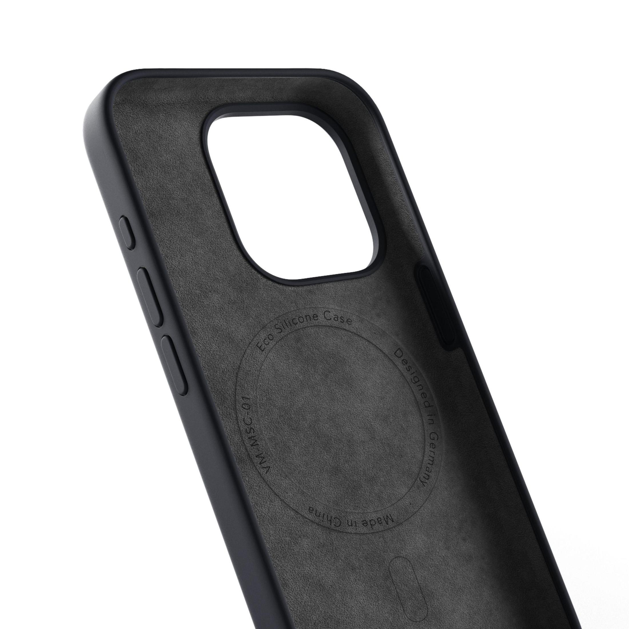 Coque de téléphone noire, avec une découpe pour l'appareil photo. À l'intérieur, il est écrit : Eco Silicone Case, Made in China.