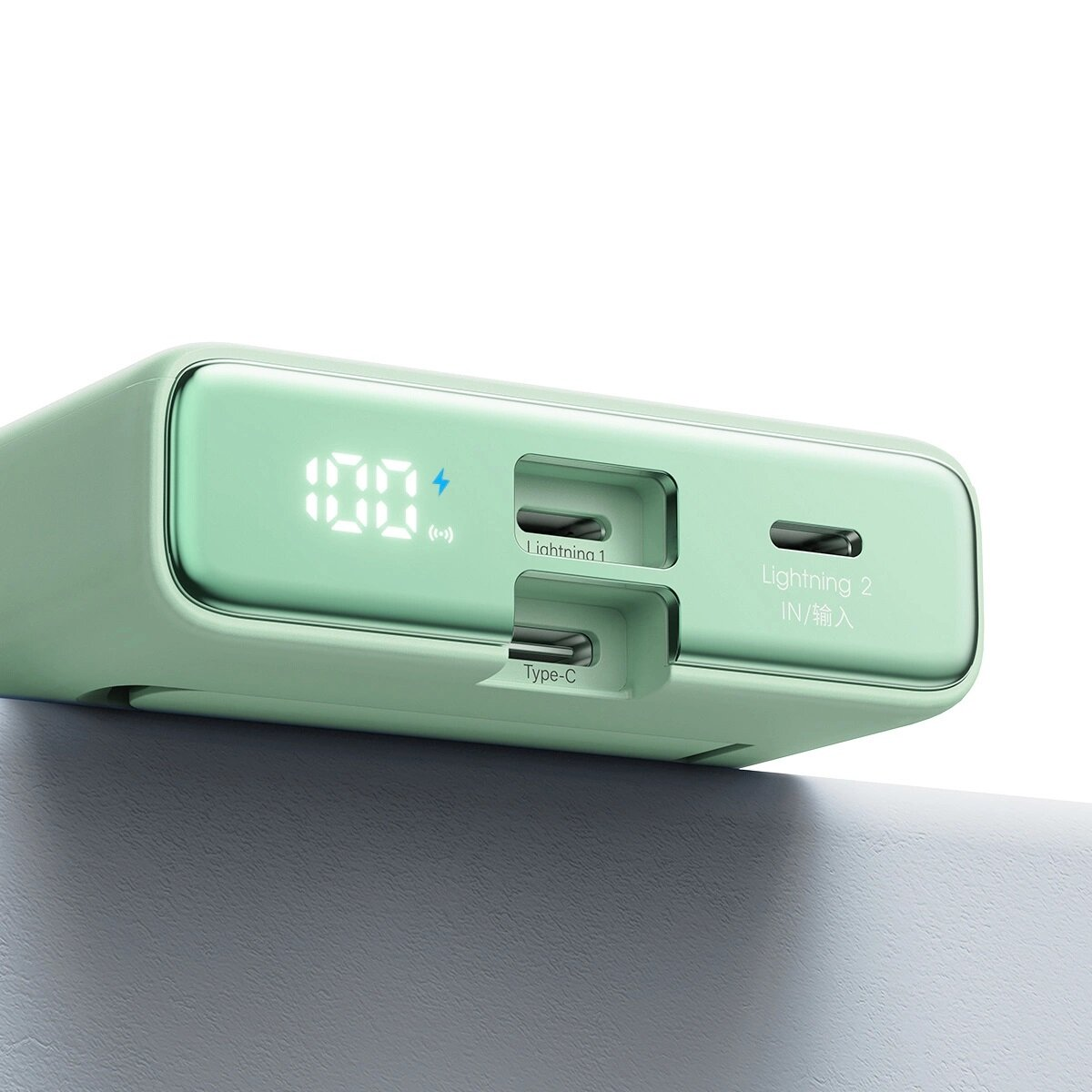 Mintgrüne Powerbank mit mehreren Anschlüssen, darunter Lightning und Typ-C, und Digitalanzeige.