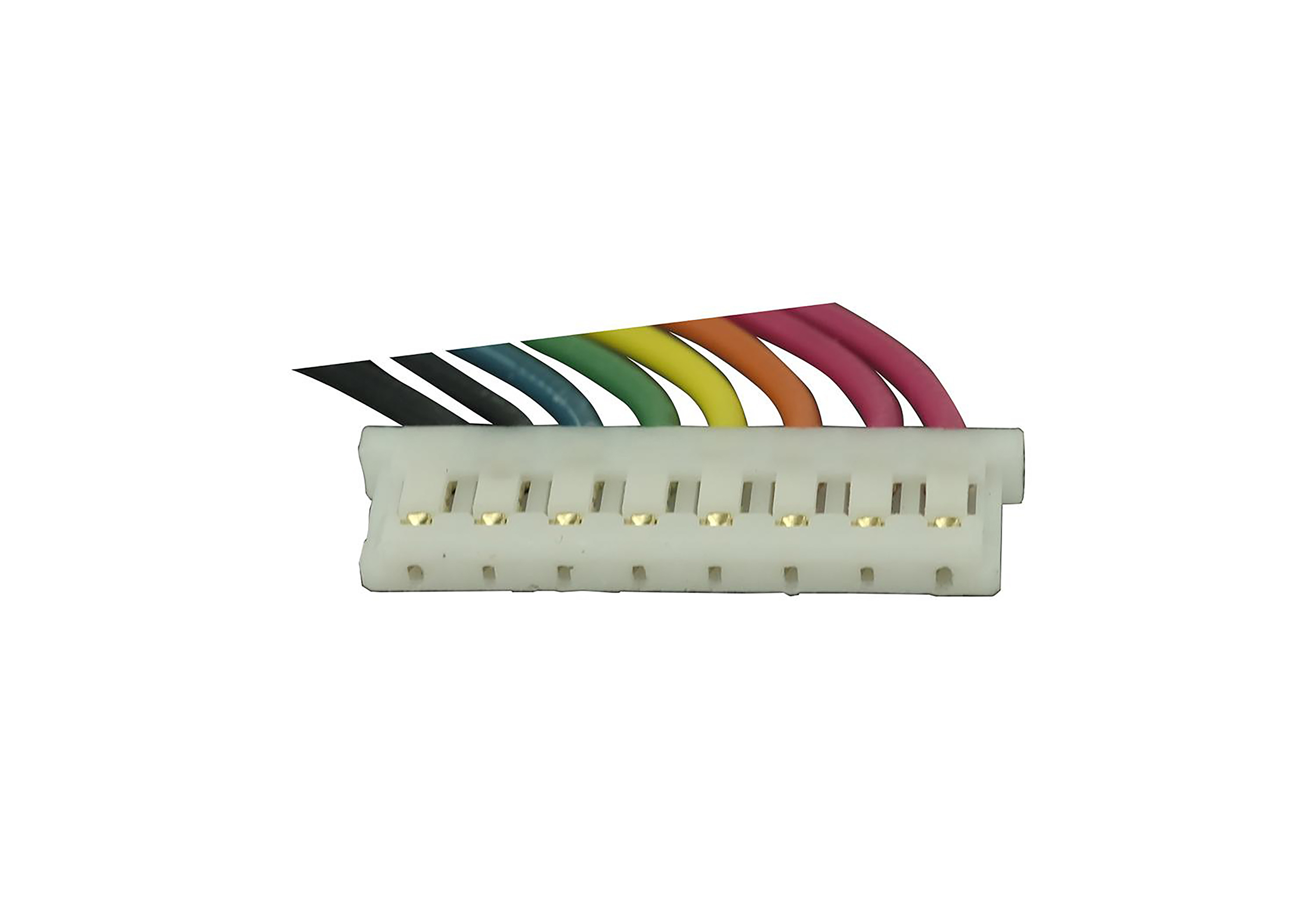 Ein weißer Stecker mit mehreren farbigen Drähten, die in einer Reihe angeordnet sind.