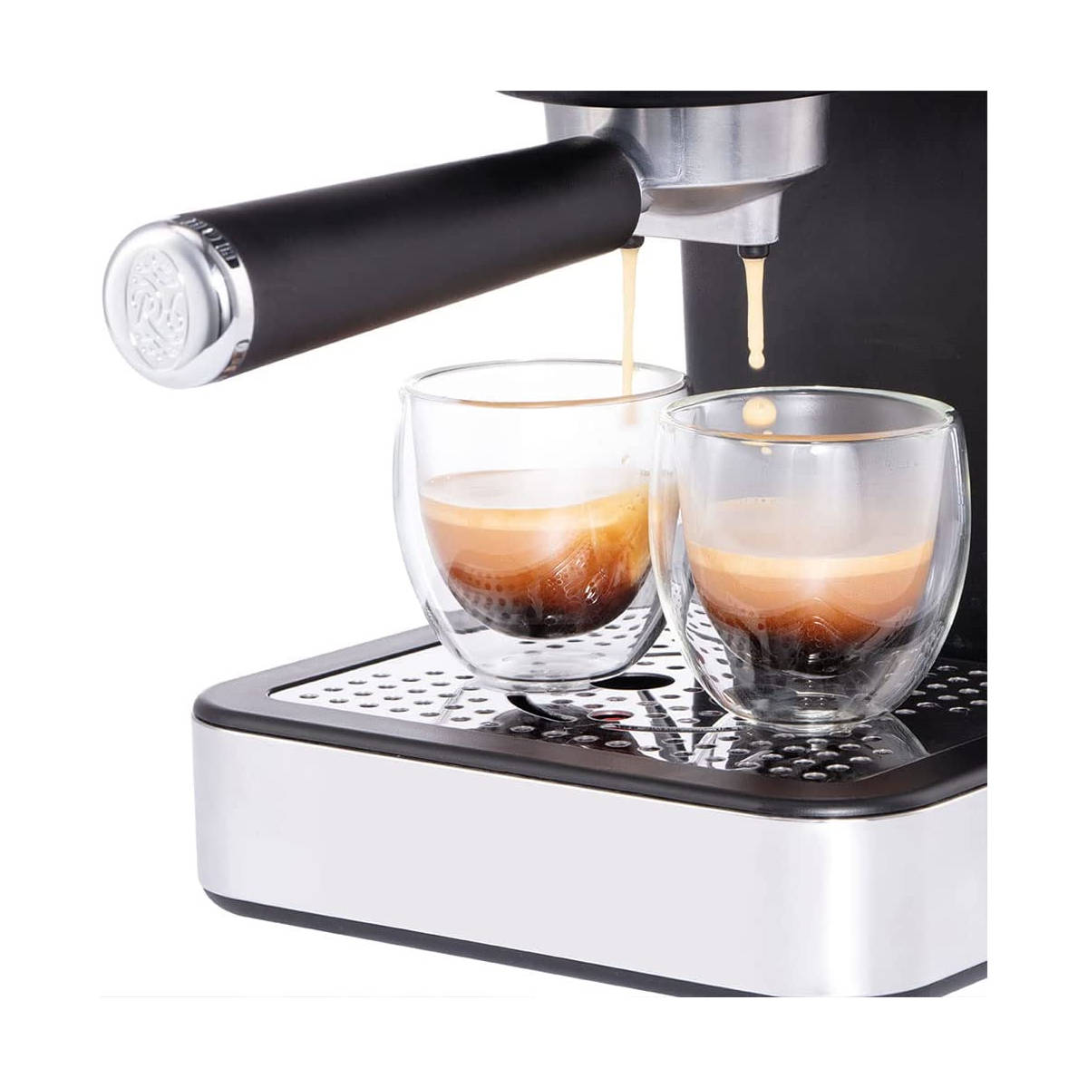 Espressomaschine, die Kaffee in zwei durchsichtige Gläser ausgibt.