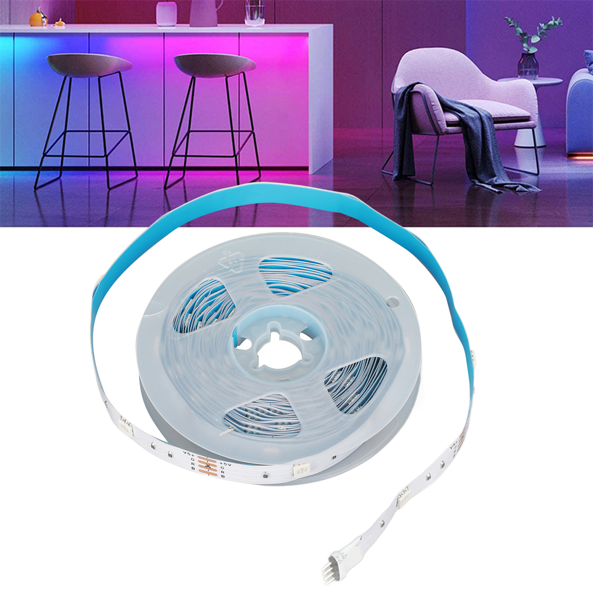 Blauer LED-Streifen auf einer Spule mit hellem Hintergrund. Eine beleuchtete Bar und eine Küchenbar sind sichtbar.