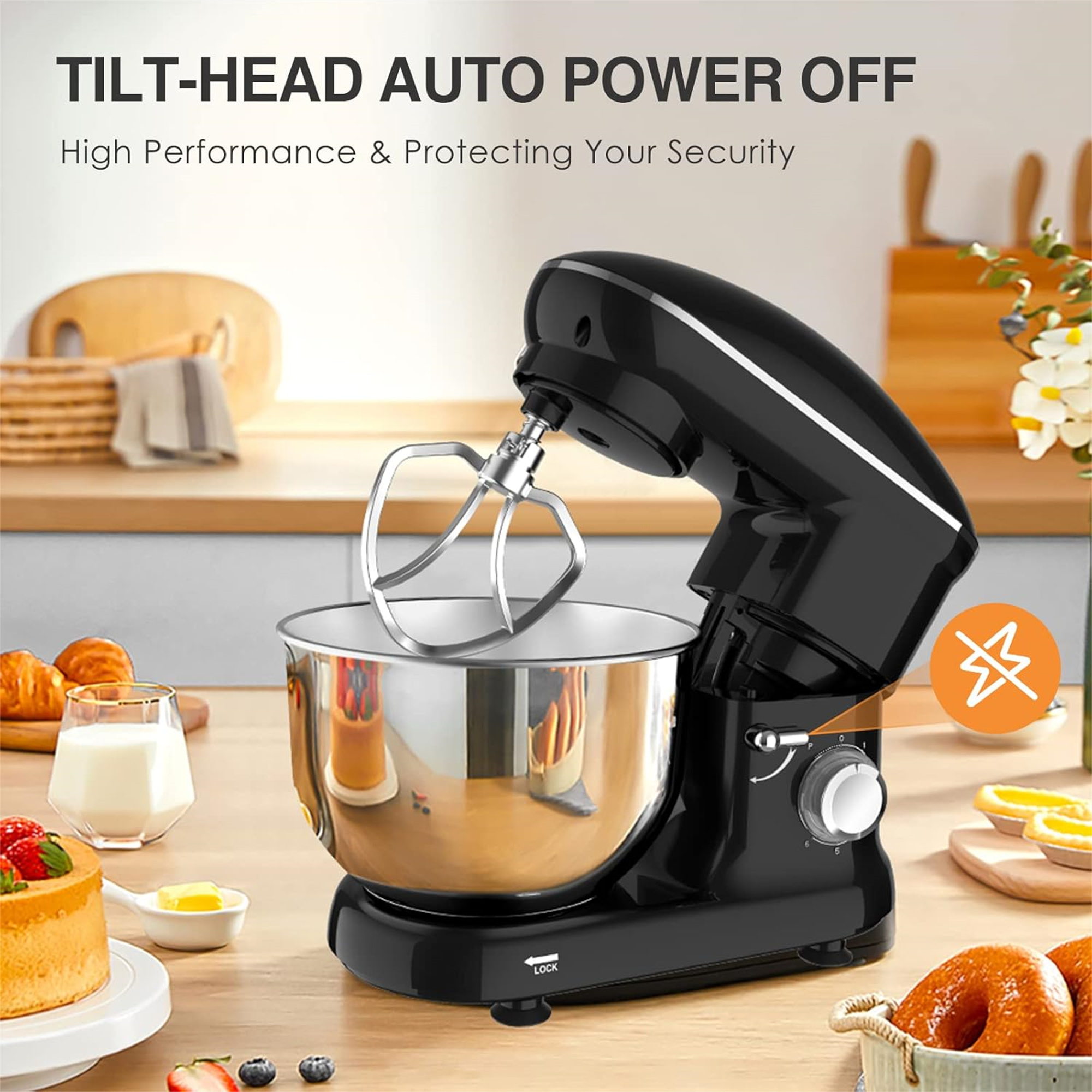 Ein schwarzer Standmixer mit einer Edelstahlschüssel. Küchenszene mit Lebensmitteln auf der Theke.