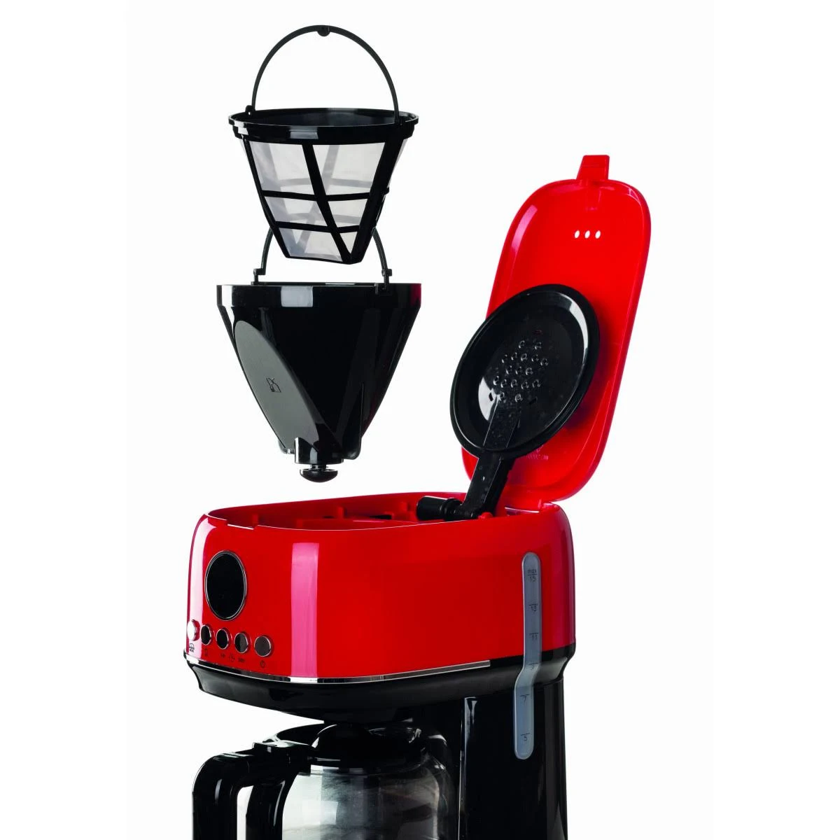Cafetera roja y negra con filtro y tapa extraíbles, aislada sobre blanco.