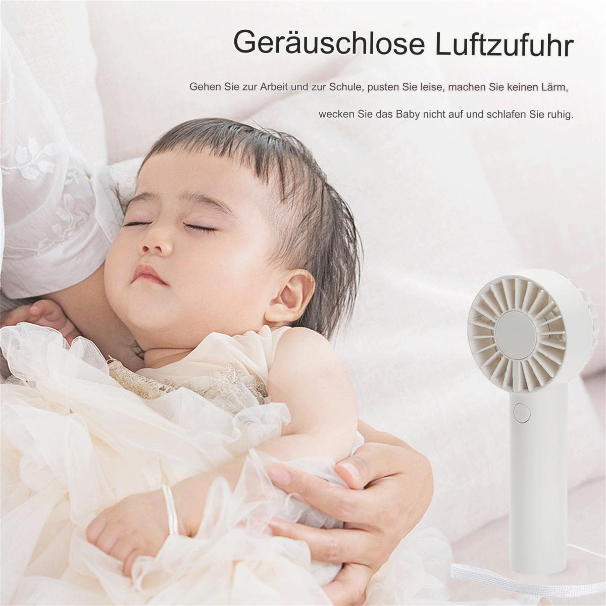 Ein Baby schläft in Armen, ein weißer Handventilator weht darauf.