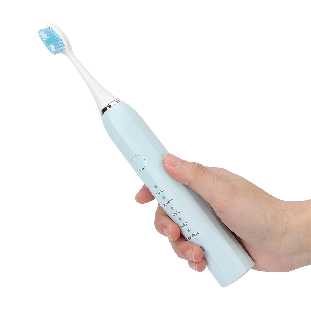 Eine blaue elektrische Zahnbürste in einer Hand gehalten. Der Bürstenkopf ist weiß und blau.