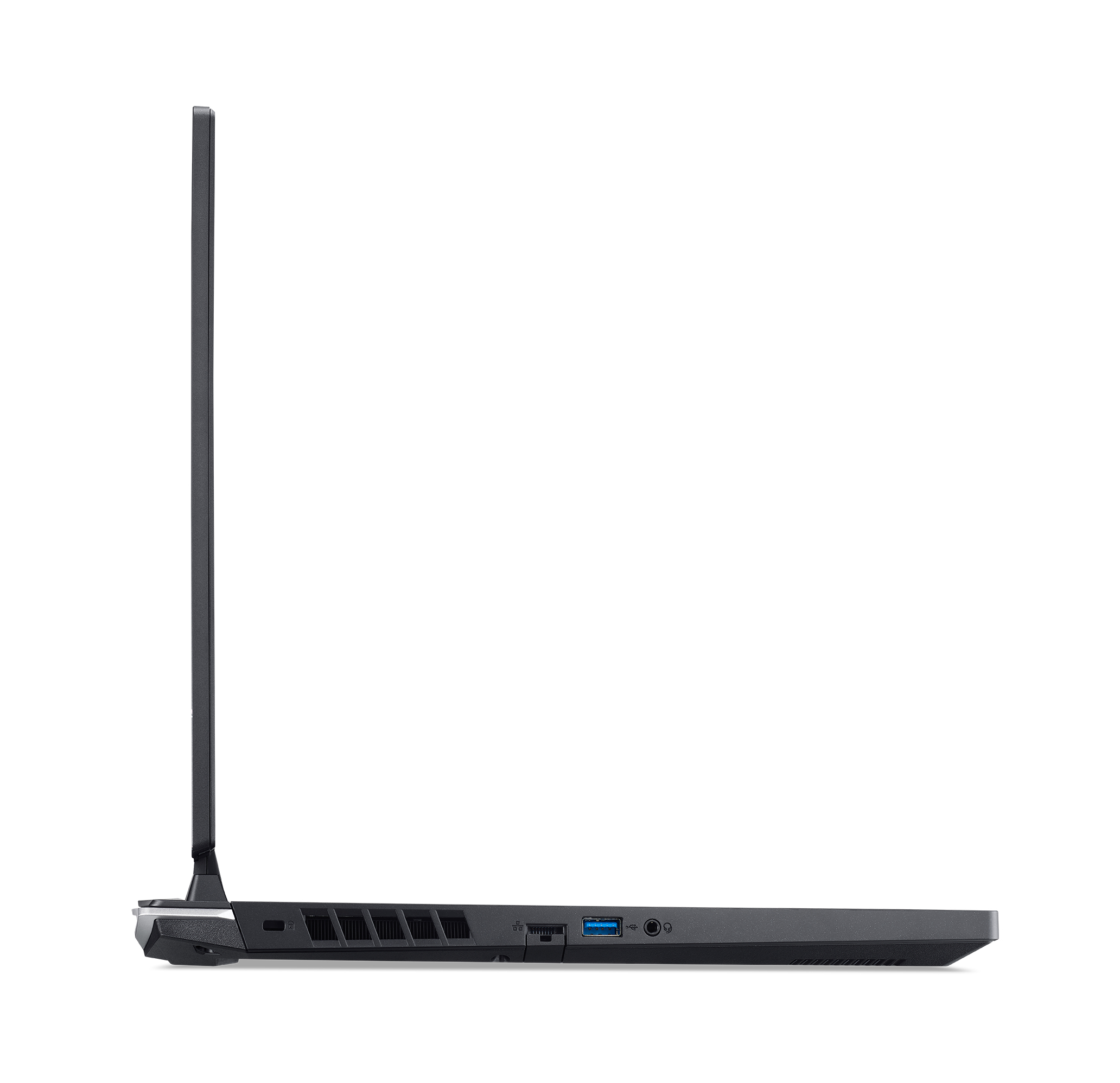 Seitenprofil eines schwarzen Laptops, das den Bildschirm, die Anschlüsse und die Lüftungsschlitze vor weißem Hintergrund zeigt.