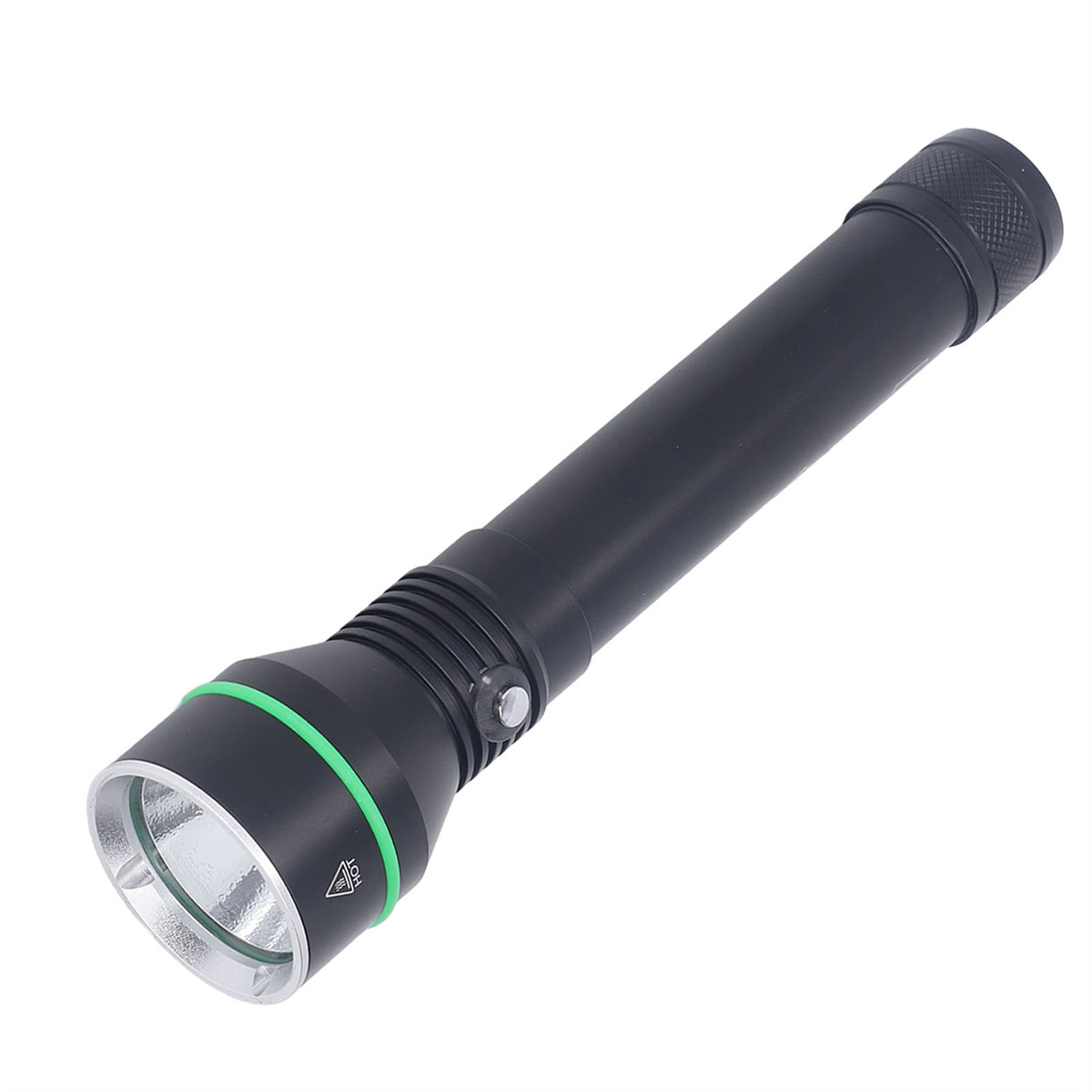 Schwarze Taschenlampe mit grünem Ring und silberner Front, vor weißem Hintergrund.