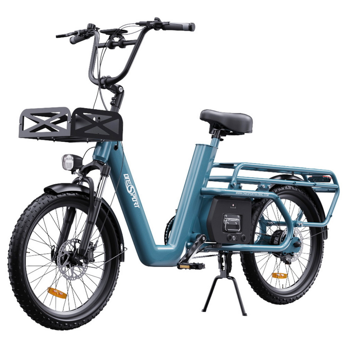 Bicicletta elettrica turchese, manubrio nero, cestino anteriore, pneumatici grandi, sfondo bianco.