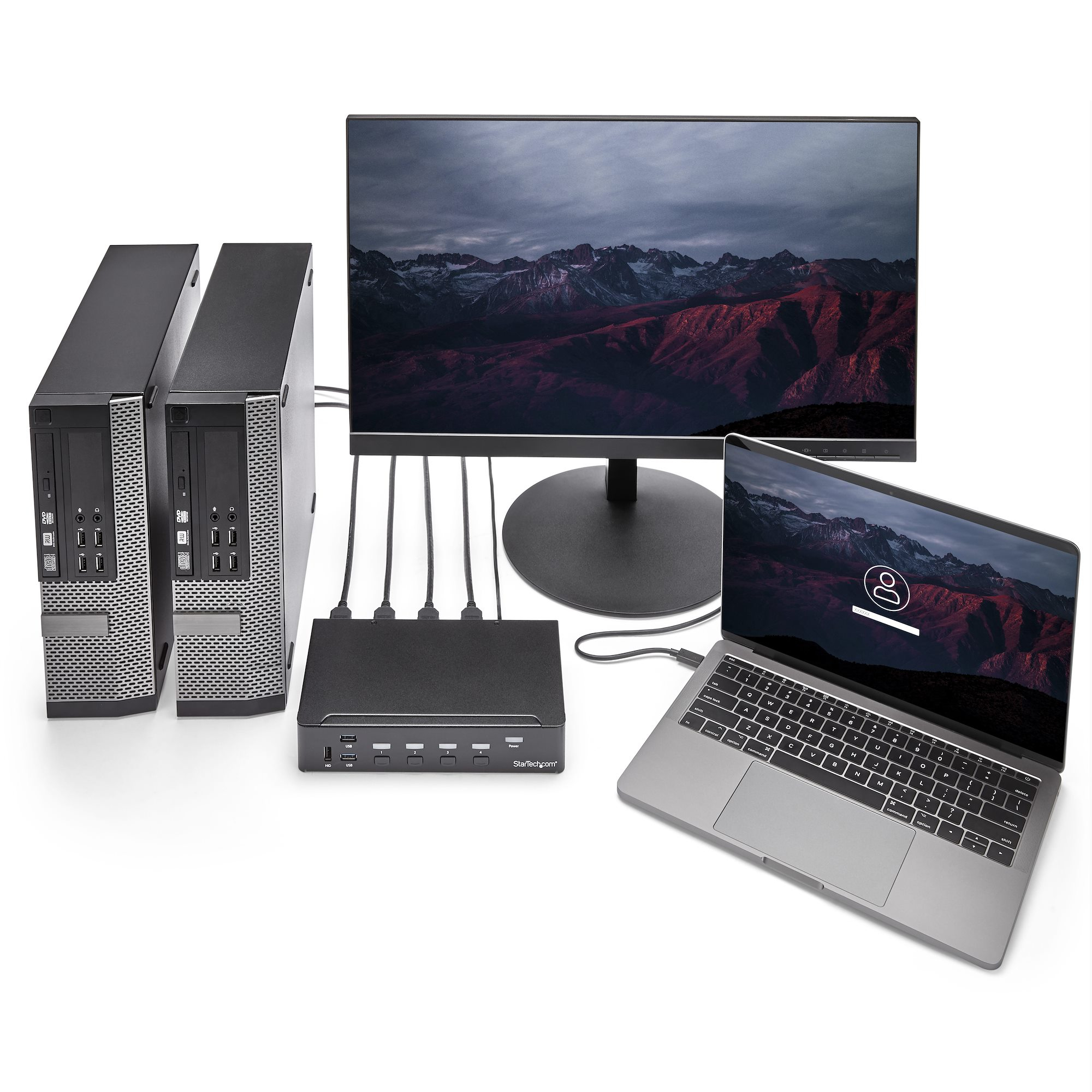 Kantooropstelling met twee zwarte computers, monitor, laptop en zwarte hub op een wit oppervlak.