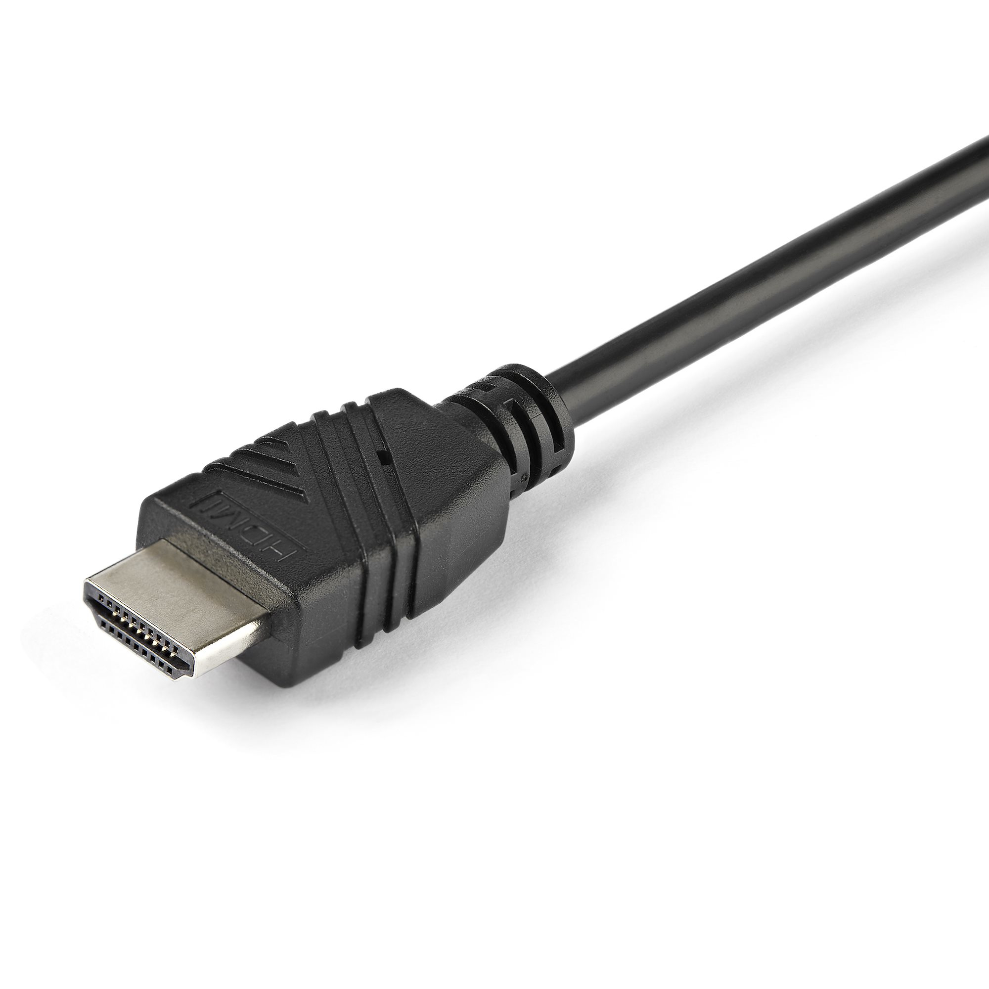 Cable HDMI negro con conector negro. Fondo blanco.