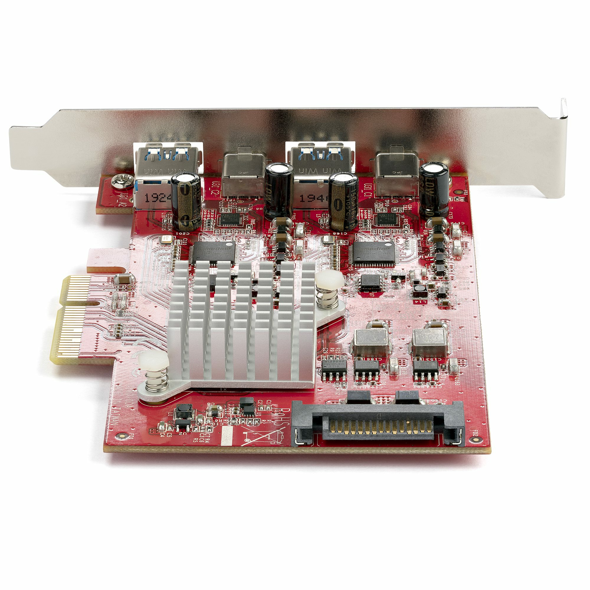 Eine rote Leiterplatte mit mehreren Komponenten, darunter USB-Anschlüsse und ein Stecker.