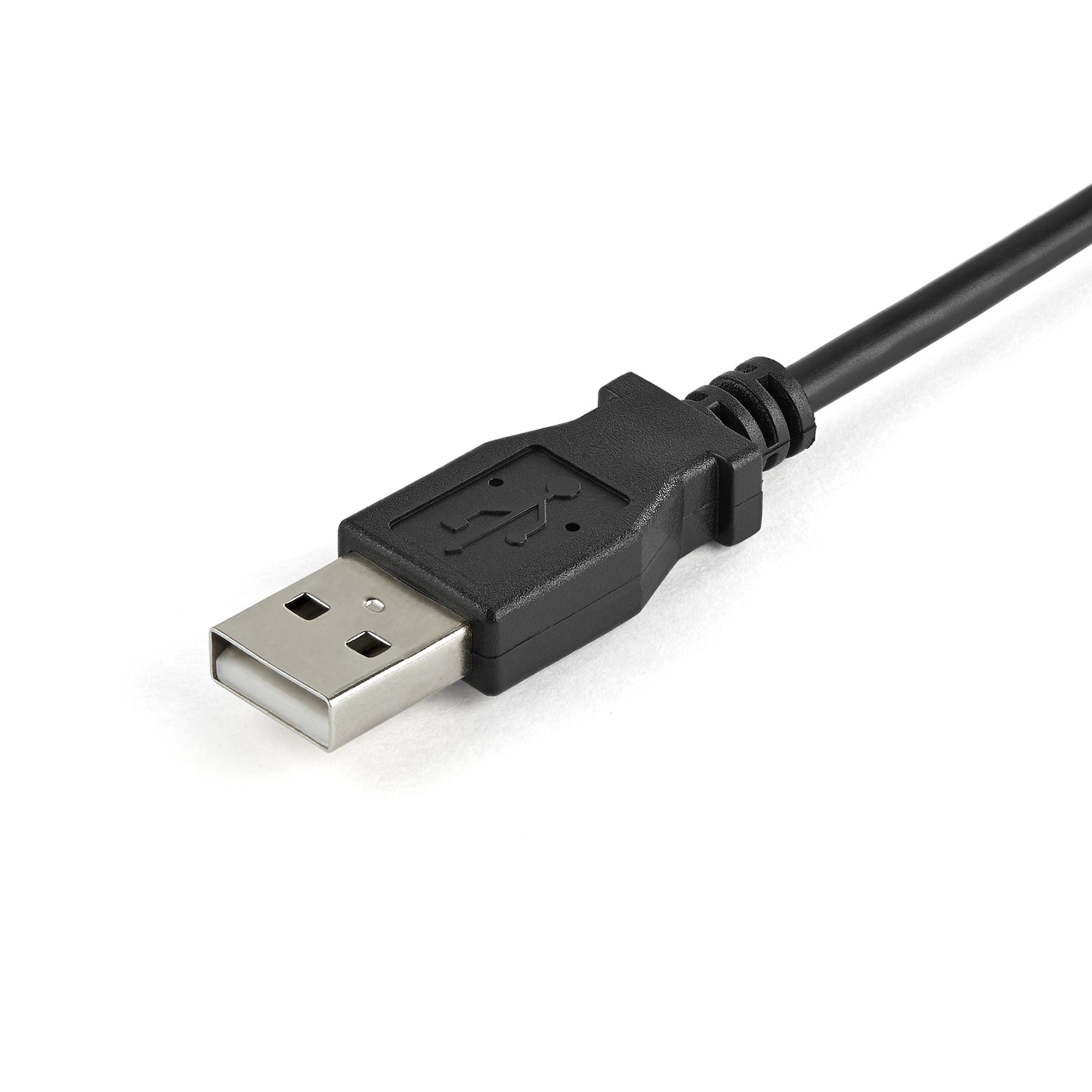 USB-kabel met een zwarte connector op een wit oppervlak.