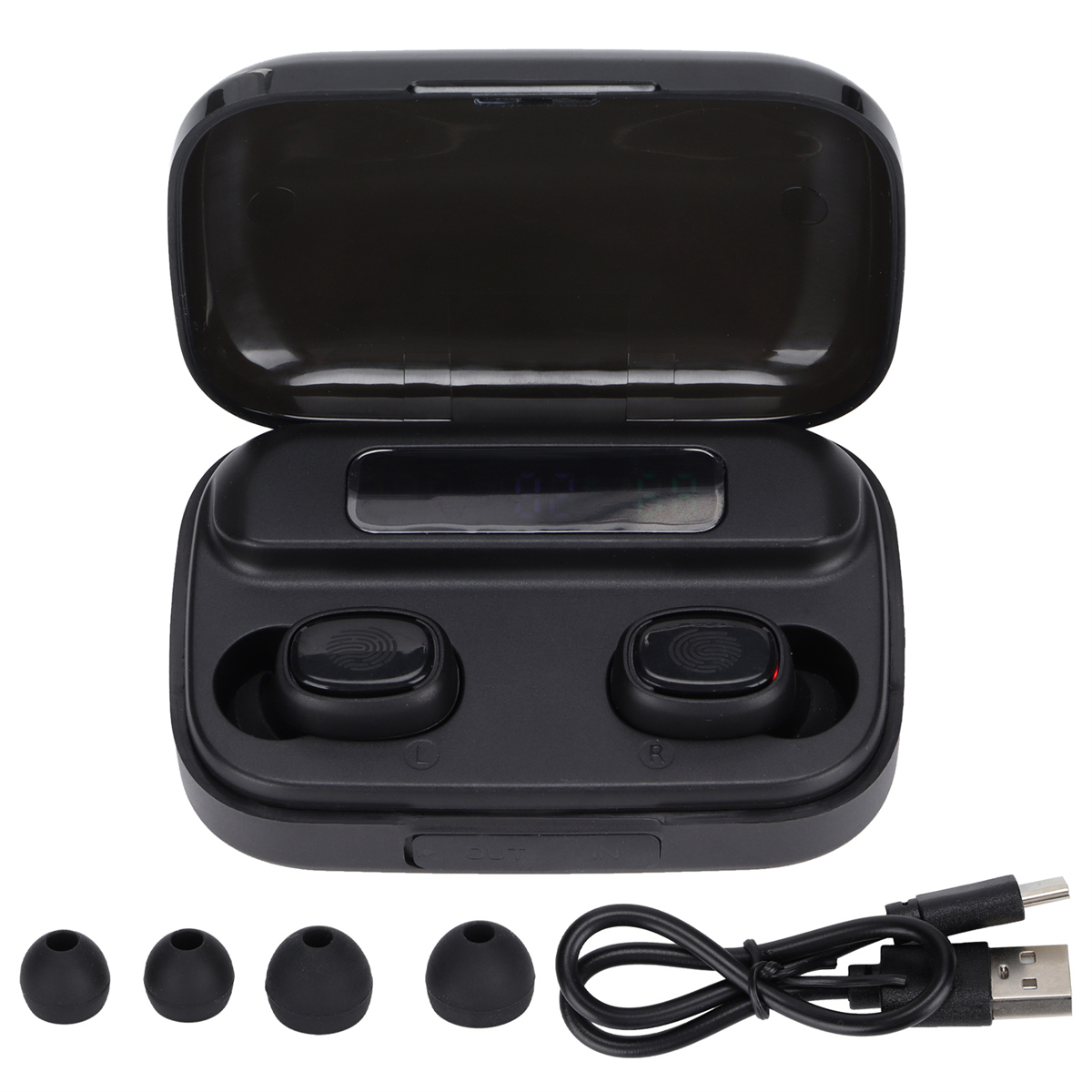 Schwarze Ohrhörer in einem Etui, mit zusätzlichen Spitzen und einem USB-Kabel. Das Etui ist geöffnet.