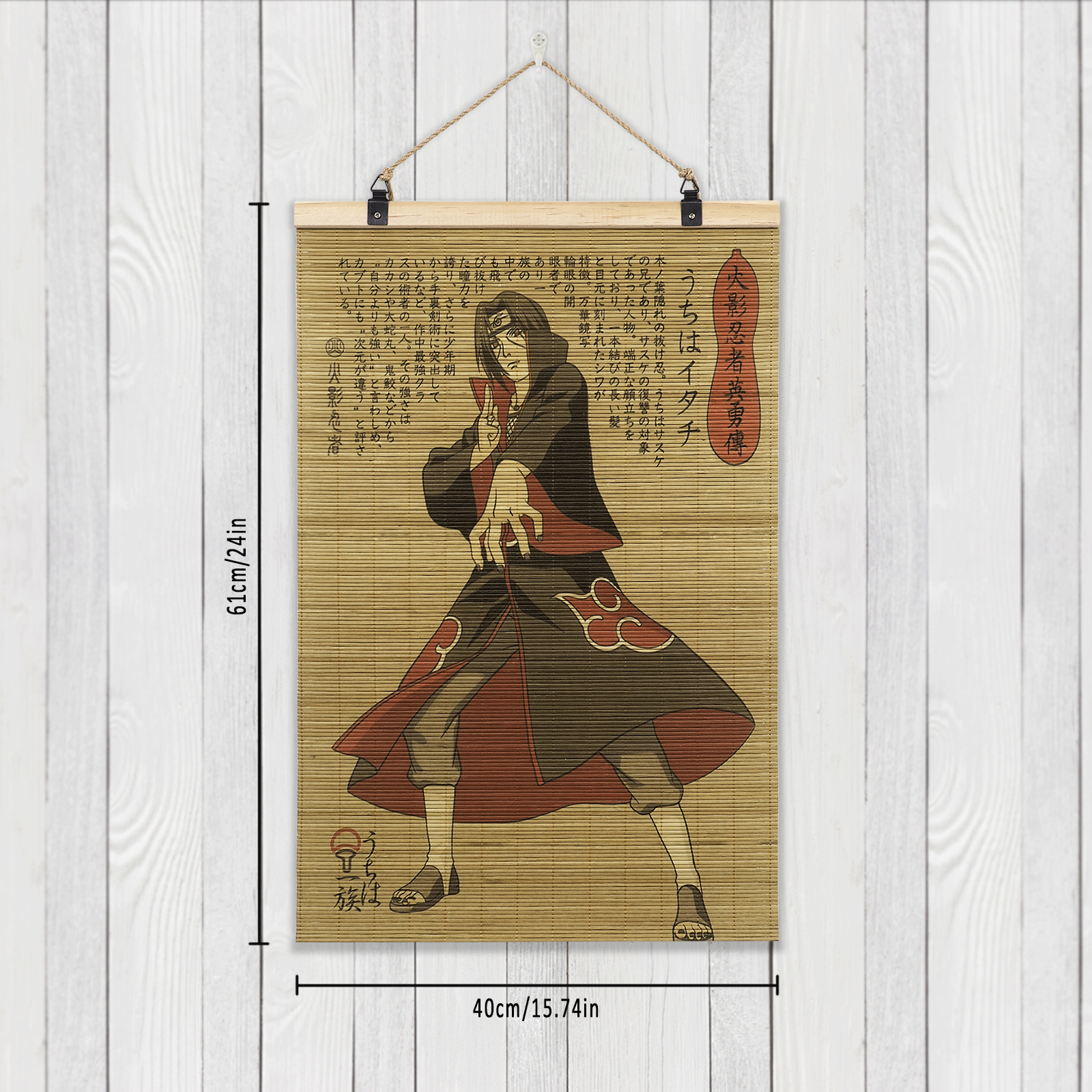 Anime-Poster mit einer Figur in einem schwarzen Umhang auf Bambushintergrund.