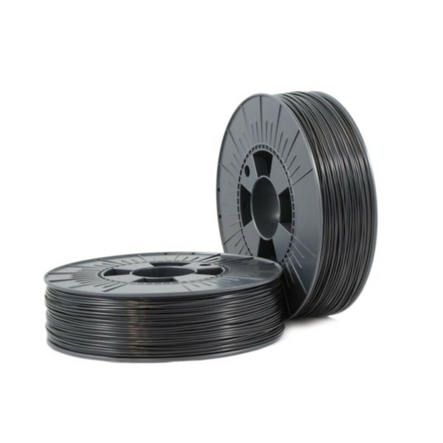 Zwei schwarze Filament-Spulen auf weißem Hintergrund. Eine befindet sich vor der anderen.