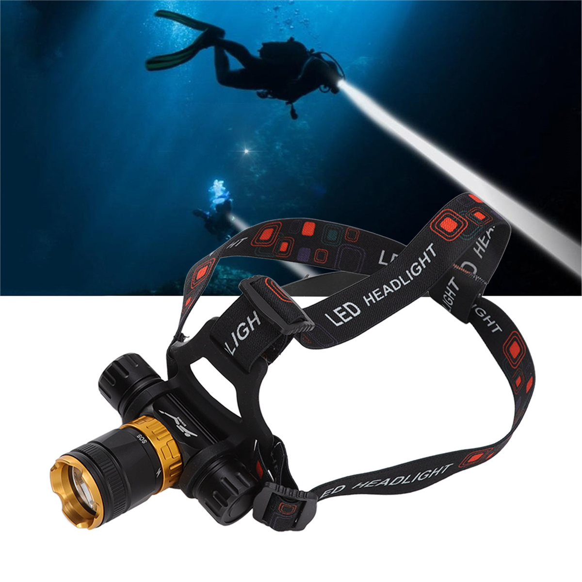 Ein Taucher mit einer Stirnlampe schwimmt unter Wasser. Die Stirnlampe ist im Vordergrund.