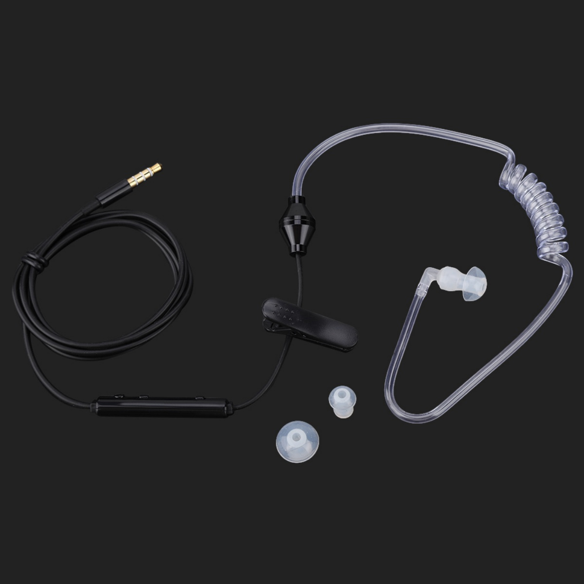 Ein In-Ear-Ohrhörer mit einem durchsichtigen Schlauch und einem schwarzen Kabel. Der Hintergrund ist schwarz.