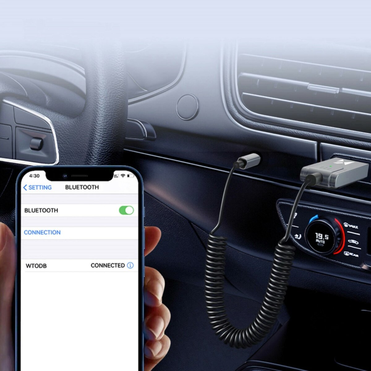 Telefon łączy się z systemem audio samochodu przez Bluetooth. Widoczna jest deska rozdzielcza i podłączone urządzenie.