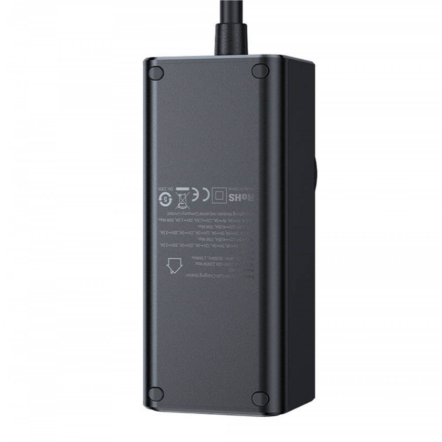 Schwarzer Netzadapter mit mehreren Anschlüssen, Produktdetails. Der Hintergrund ist schlicht.