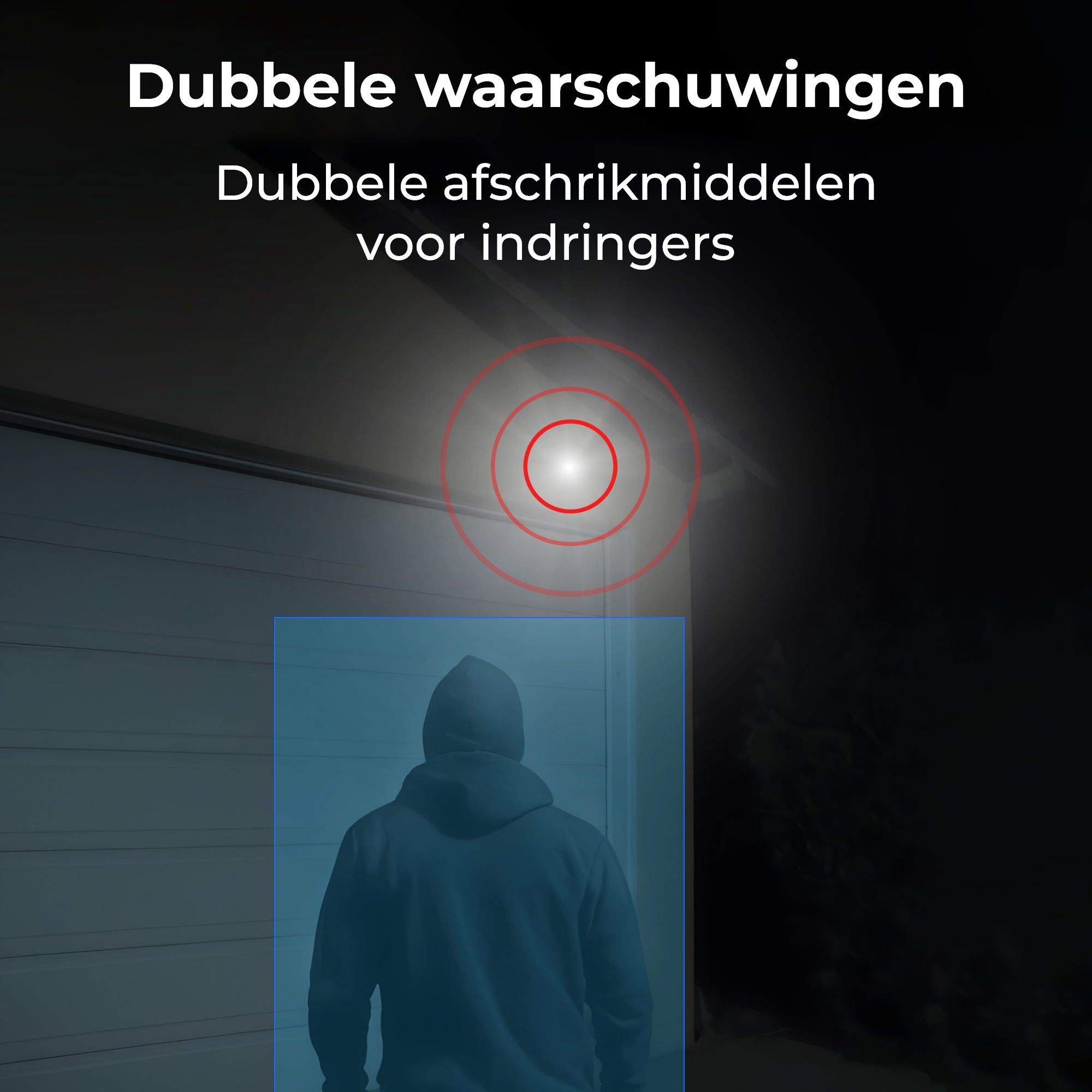 Person mit Kapuzenpullover, blau hervorgehoben, im Scheinwerferlicht.