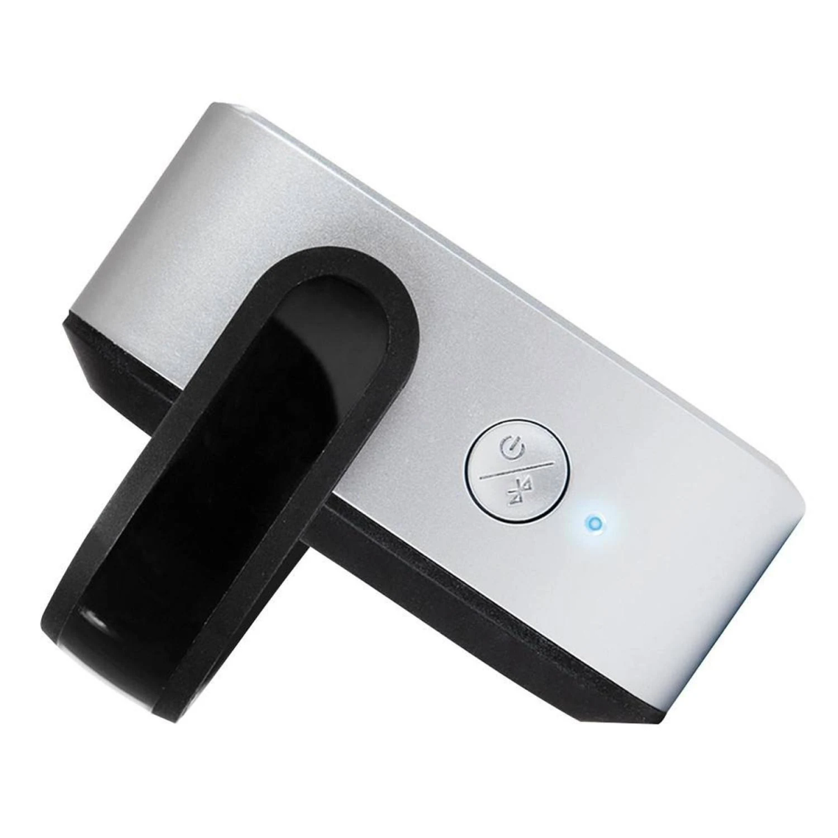 Haut-parleur Bluetooth argent et noir avec des boutons. Il a une poignée et une lumière bleue.