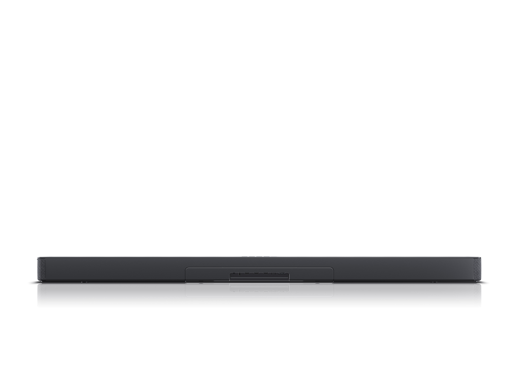 Schwarze Soundbar, lang und dünn. Schlichtes Design. Weißer Hintergrund, minimale Reflexion.