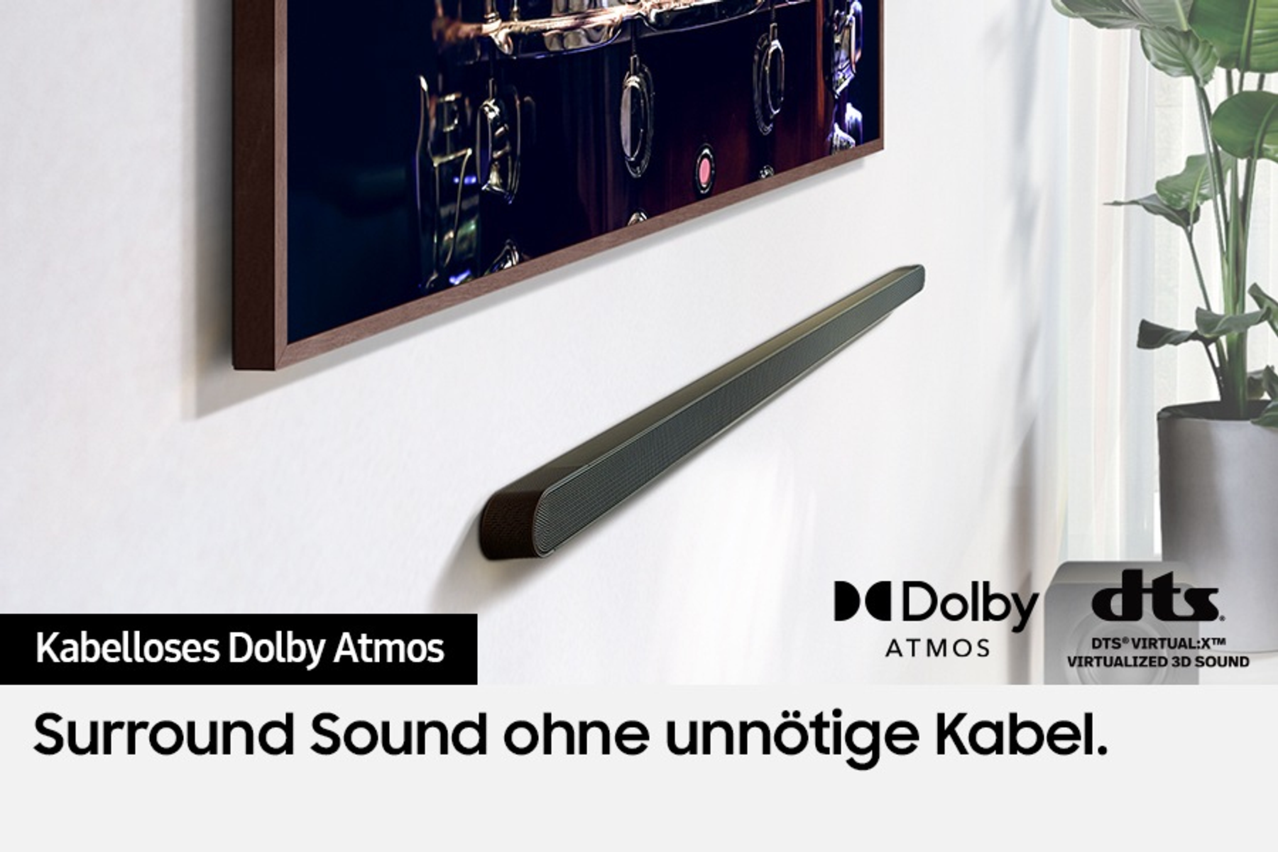Soundbar unter einem Fernseher montiert, mit Text über Dolby Atmos.