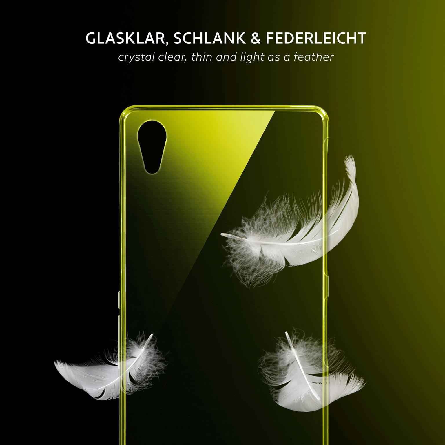 Gelbe Handyhülle mit Federn, die davor schweben. Dunkelgrüner Hintergrund. Hülle ist transparent.