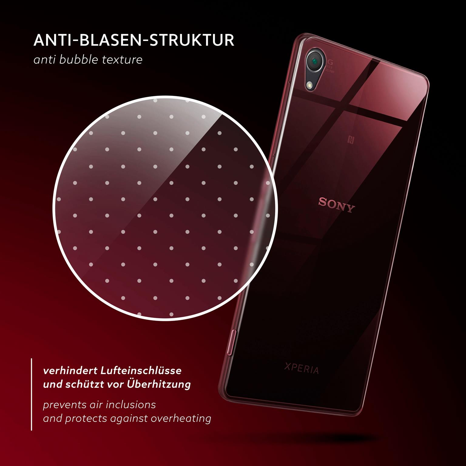 Rote Handyhülle mit weißen Punkten und rotem Sony-Telefon. Dunkler Hintergrund.