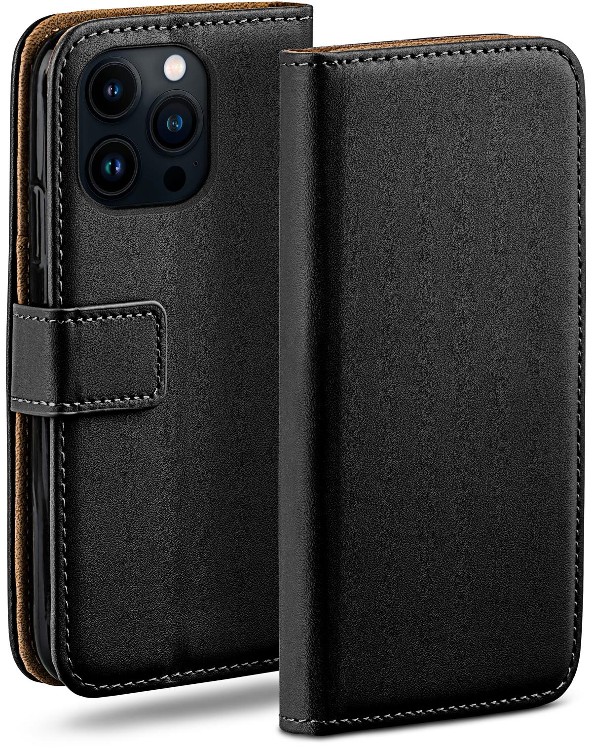 Schwarze Leder-Handyhülle mit Telefon. Die Hülle ist geöffnet.