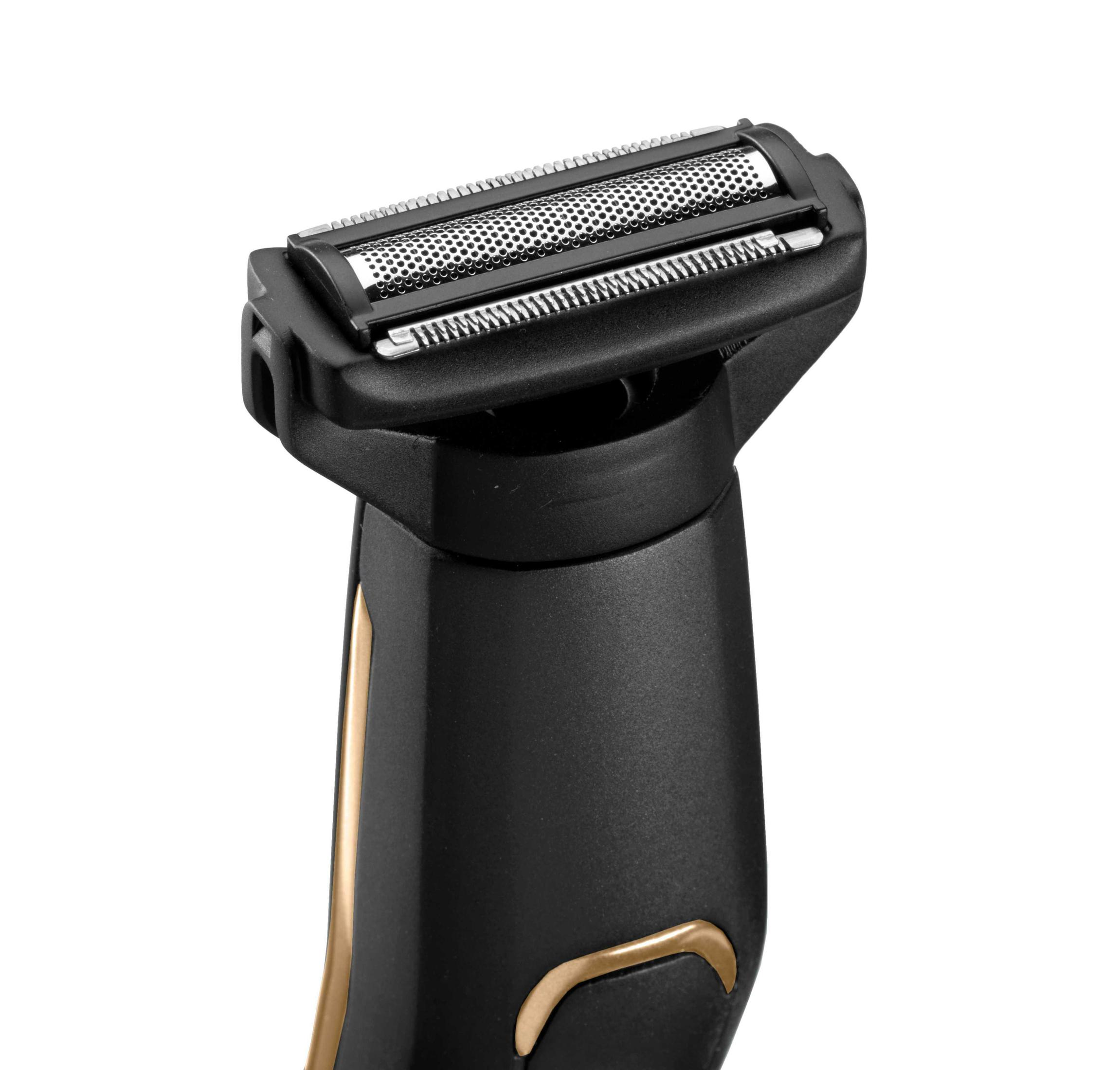 Czarna i złota głowica golarki. Zbliżenie na ostrza.