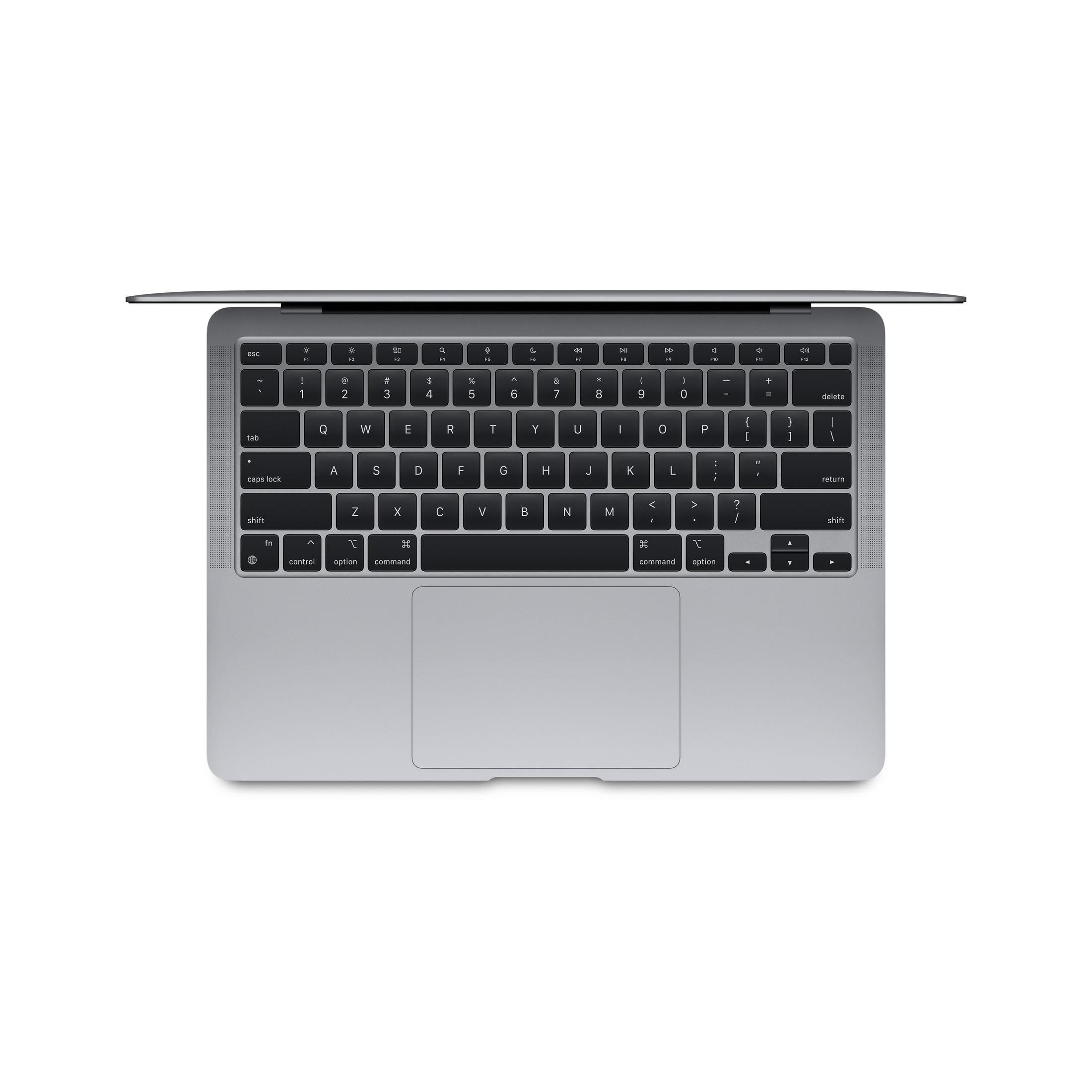 Draufsicht auf ein silbernes MacBook mit sichtbarer Tastatur. Der Bildschirm ist geschlossen, auf weißem Hintergrund.