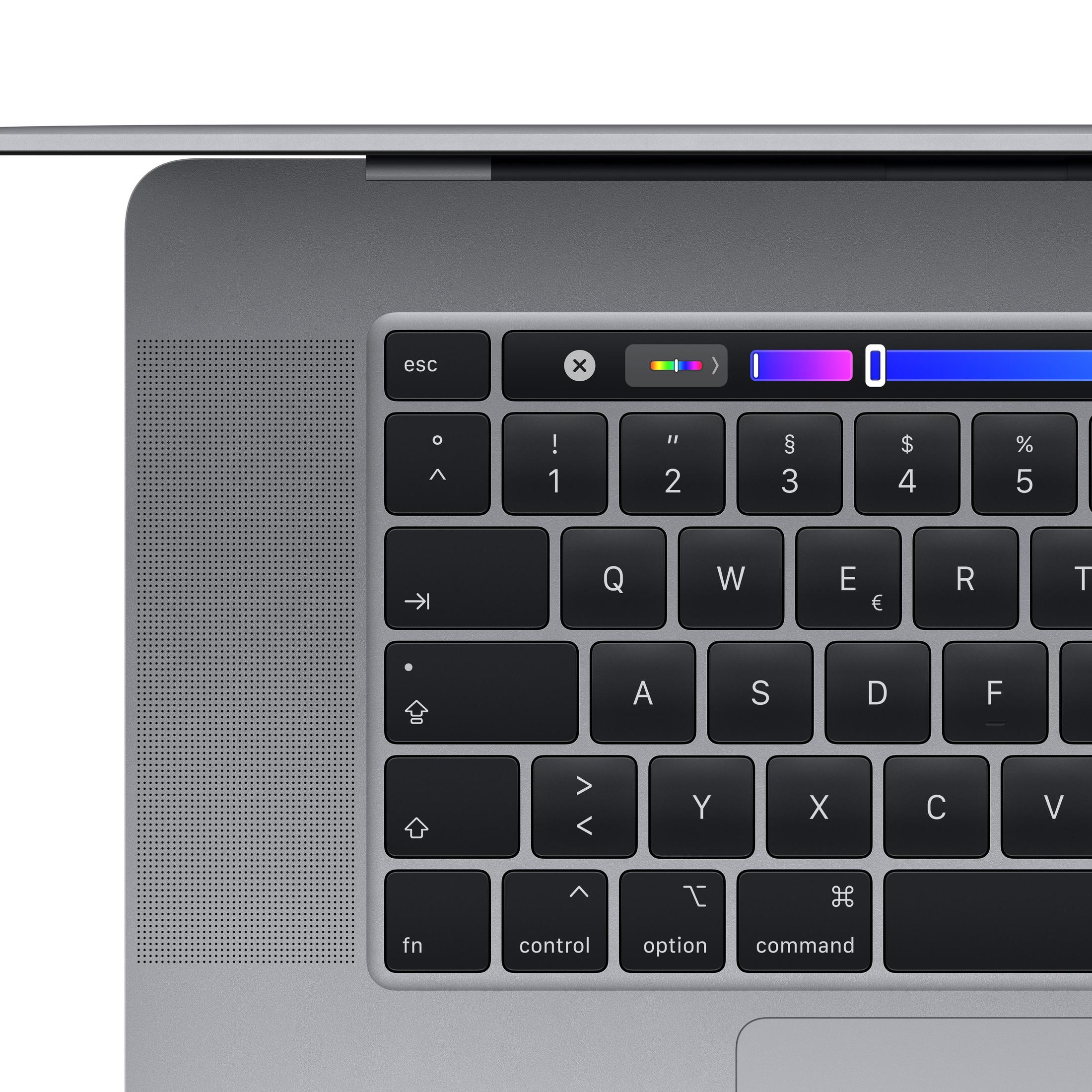 Primer plano de un teclado de portátil. Muestra las teclas y la parte superior de la pantalla.
