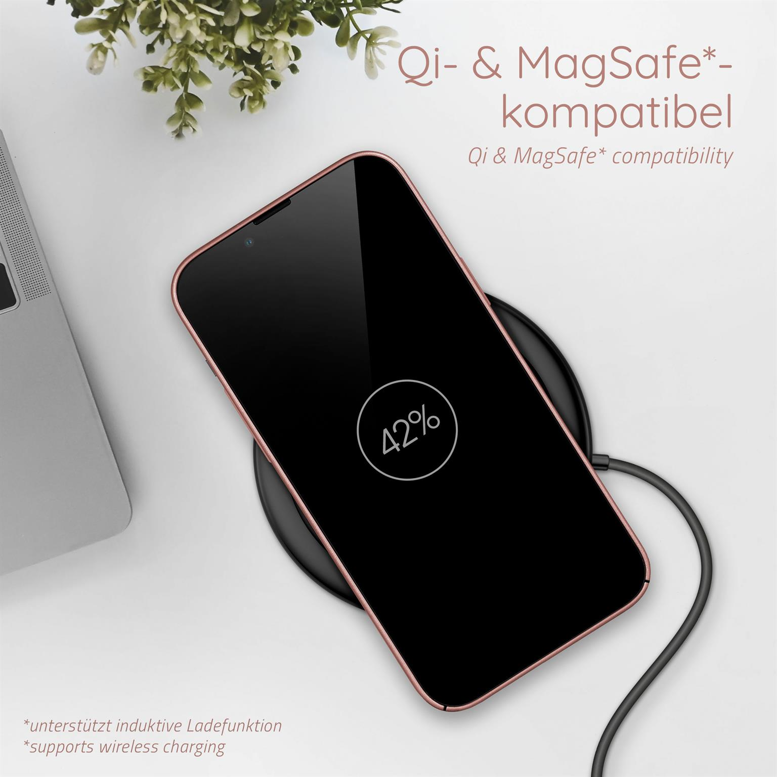 Telefon lädt. Telefon auf Ladepad, zeigt 42 % Ladung, rosafarbenes Gehäuse.