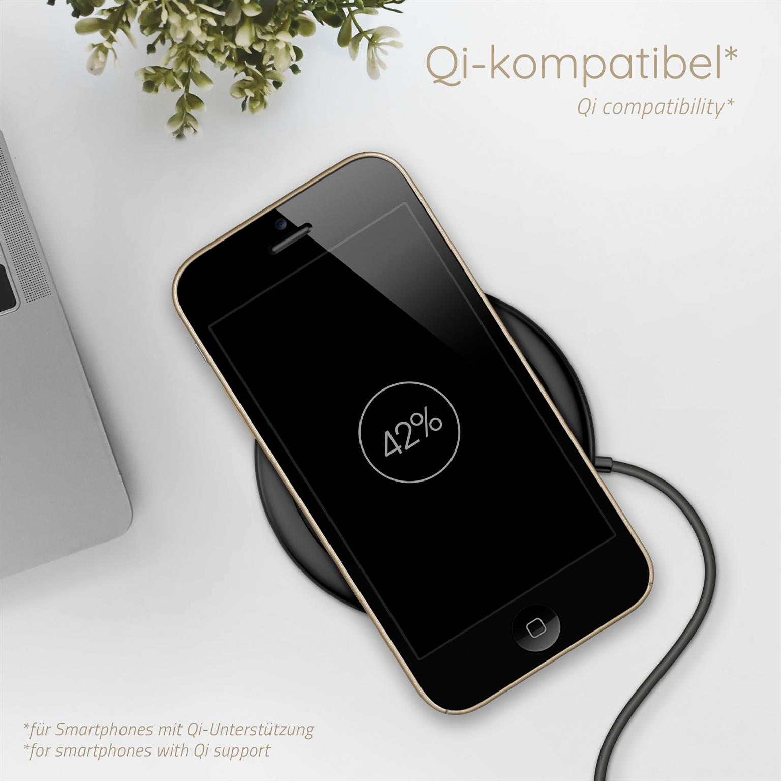 Telefon lädt auf kabellosem Ladegerät, zeigt 42%.
